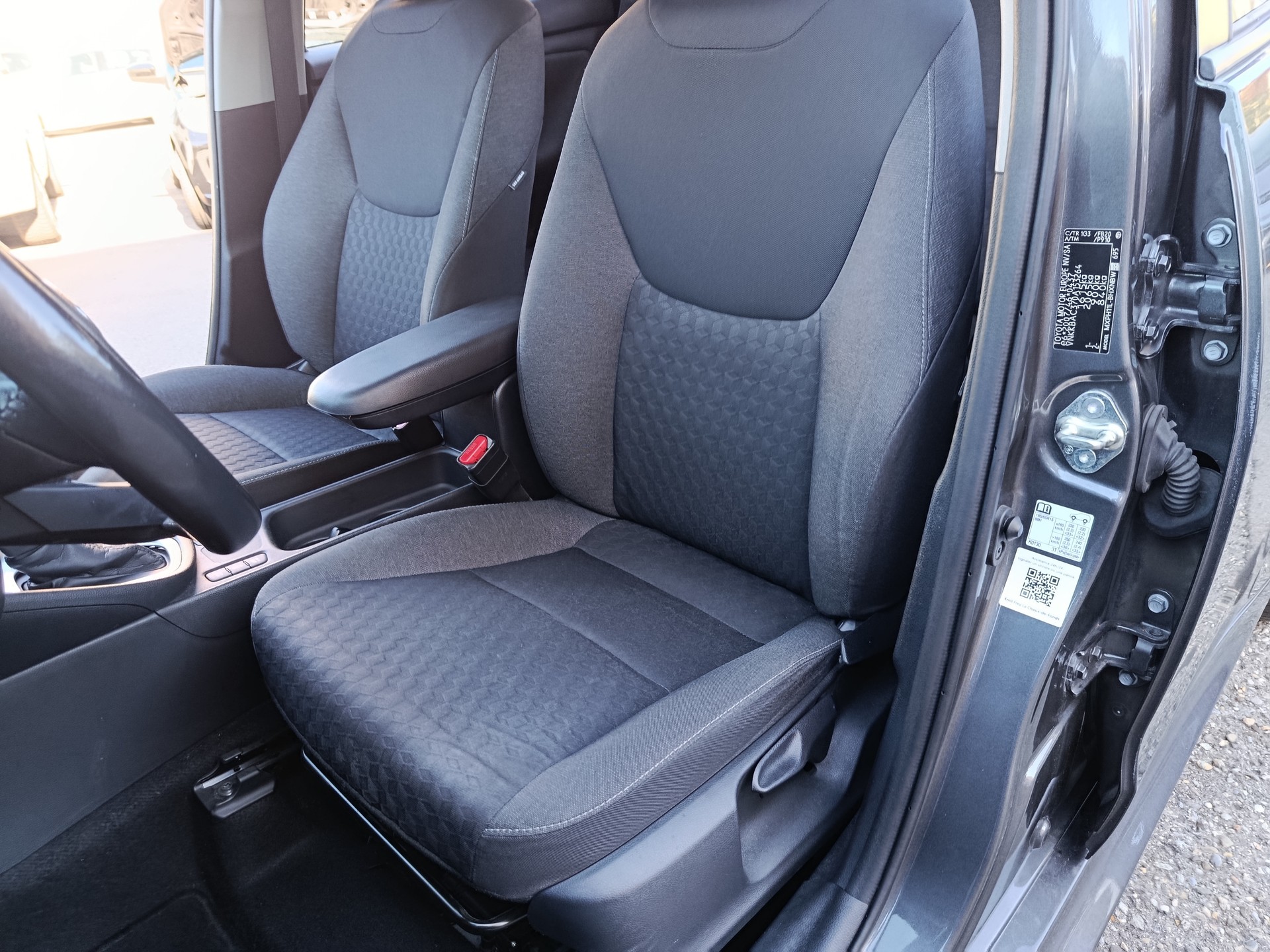 TOYOTA Yaris 1.5 Trend e-CVT-image-7