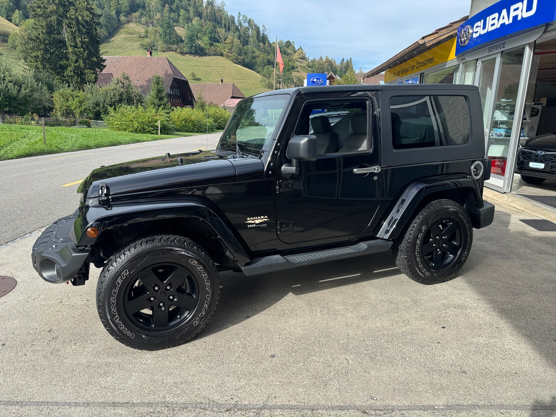 JEEP Wrangler 3.8 Sahara Automatic-image-3