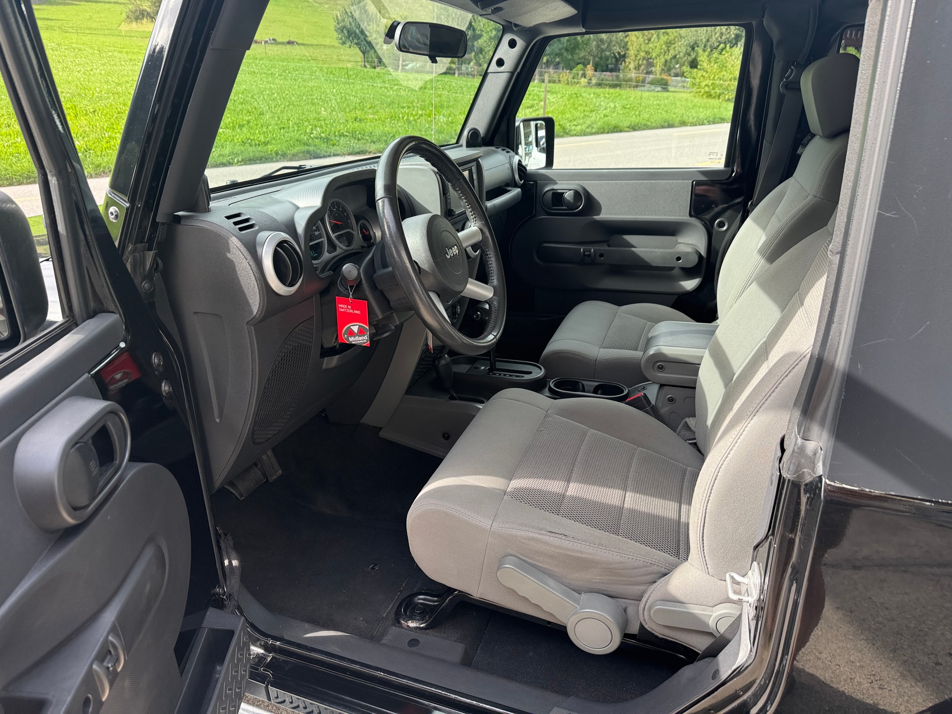 JEEP Wrangler 3.8 Sahara Automatic-image-9