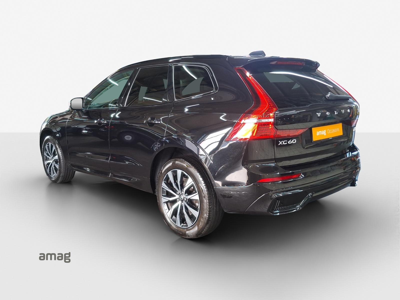 VOLVO XC60 B5 Benzin Mild Hybrid AWD Plus Dark Geartronic-image-2