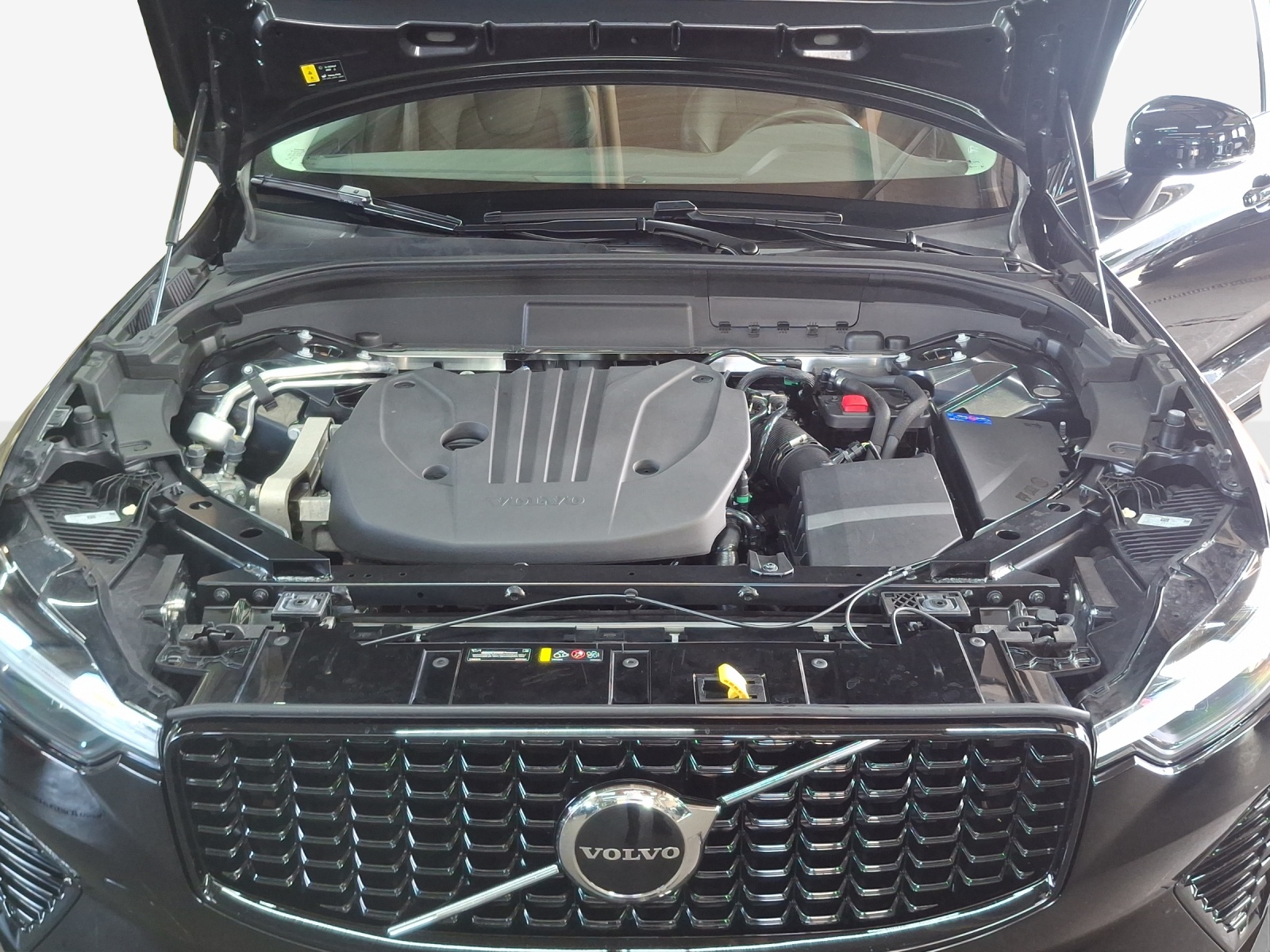 VOLVO XC60 B5 Benzin Mild Hybrid AWD Plus Dark Geartronic-image-15