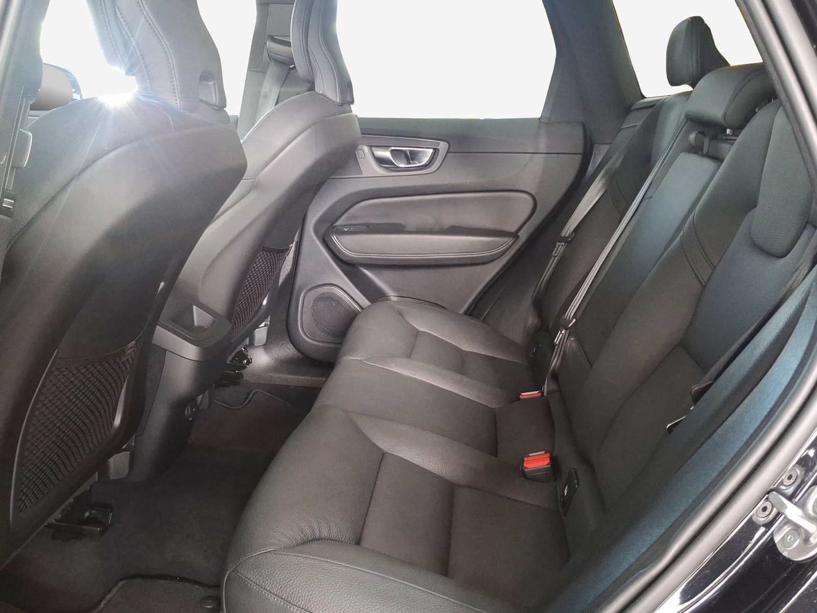 VOLVO XC60 B5 Benzin Mild Hybrid AWD Plus Dark Geartronic-image-11