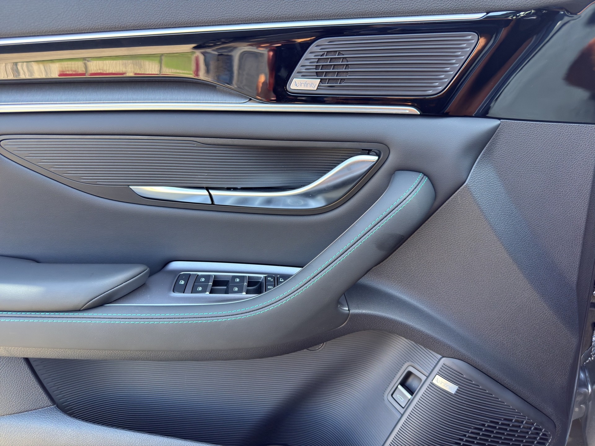BYD Seal U DM-i Design AWD-image-8