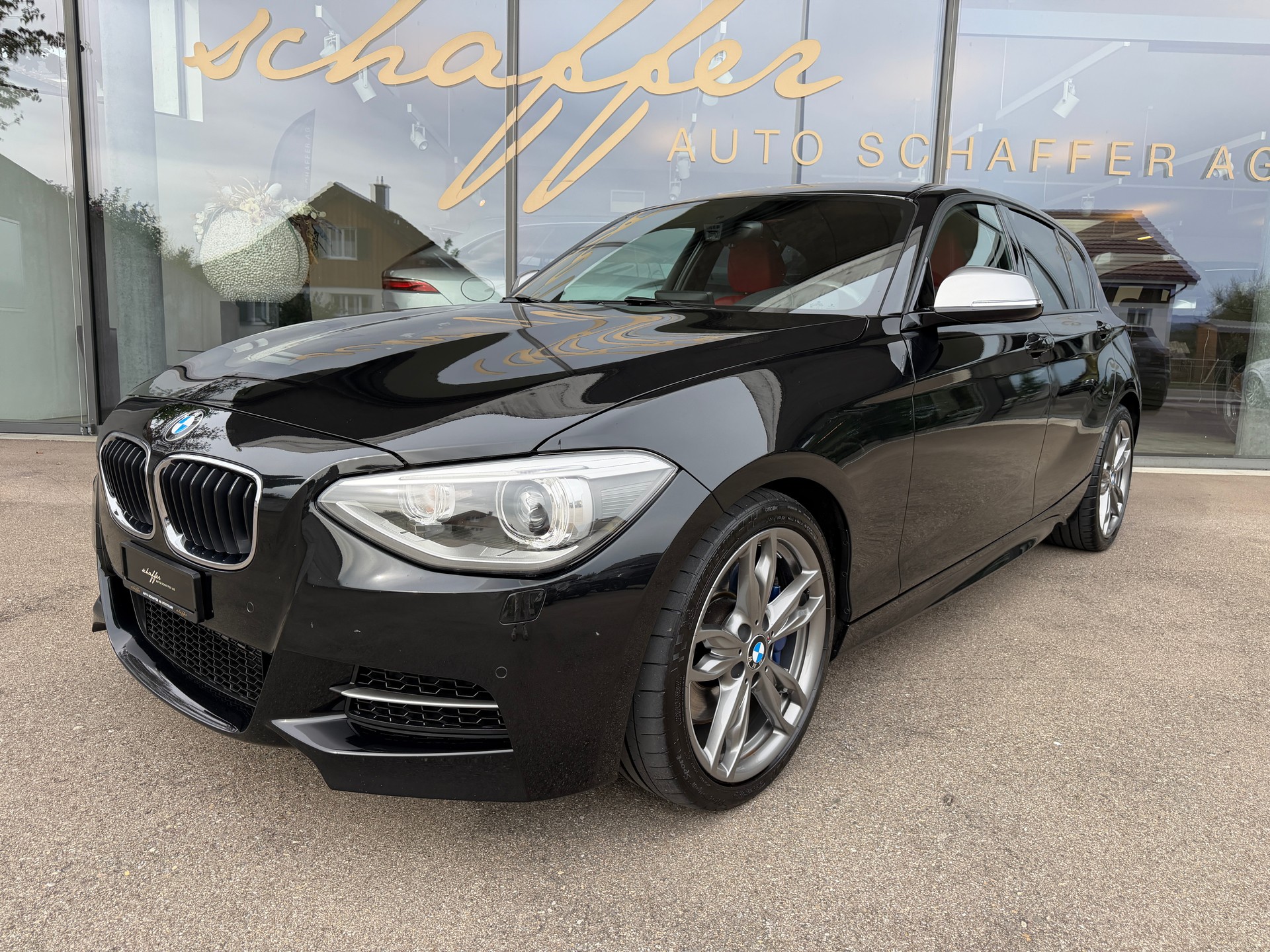BMW M135i xDrive Steptronic-image-1