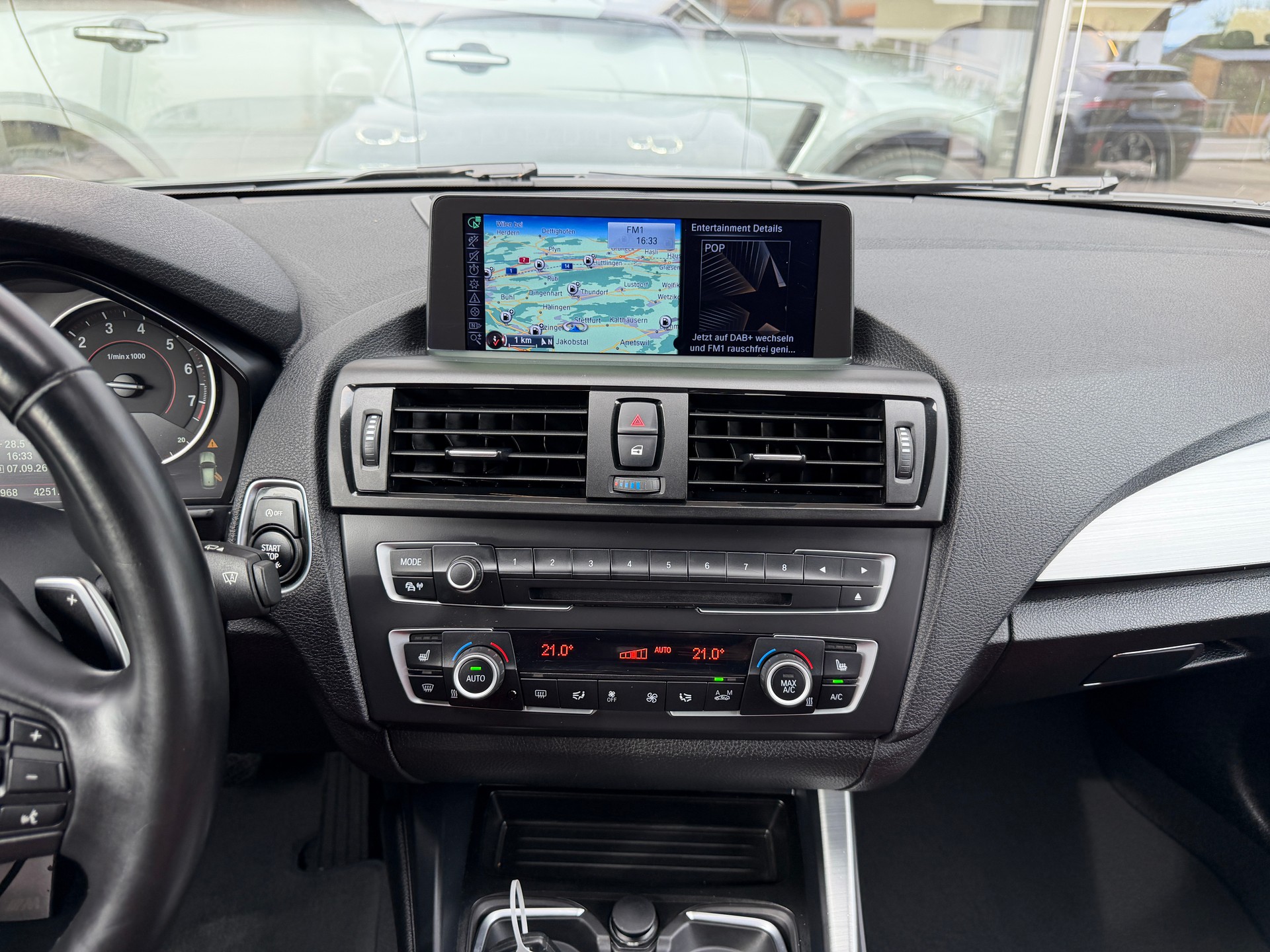 BMW M135i xDrive Steptronic-image-18
