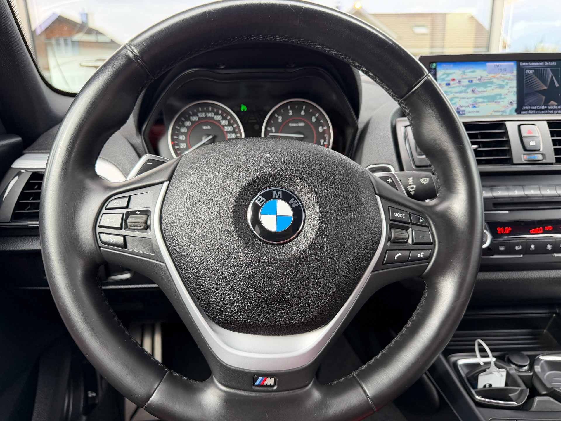 BMW M135i xDrive Steptronic-image-17
