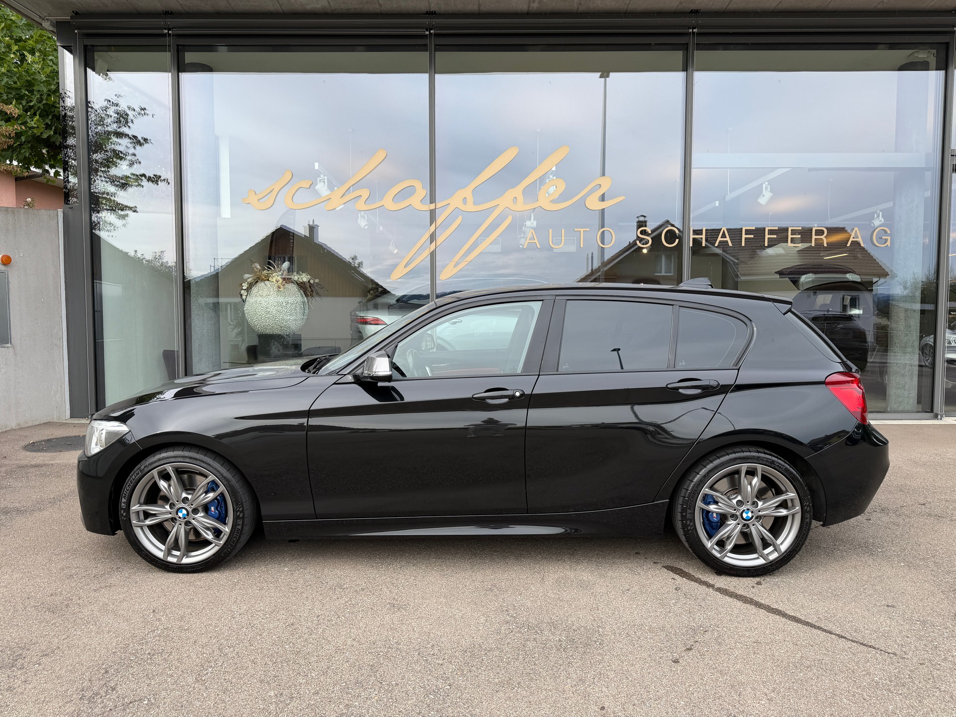 BMW M135i xDrive Steptronic-image-4