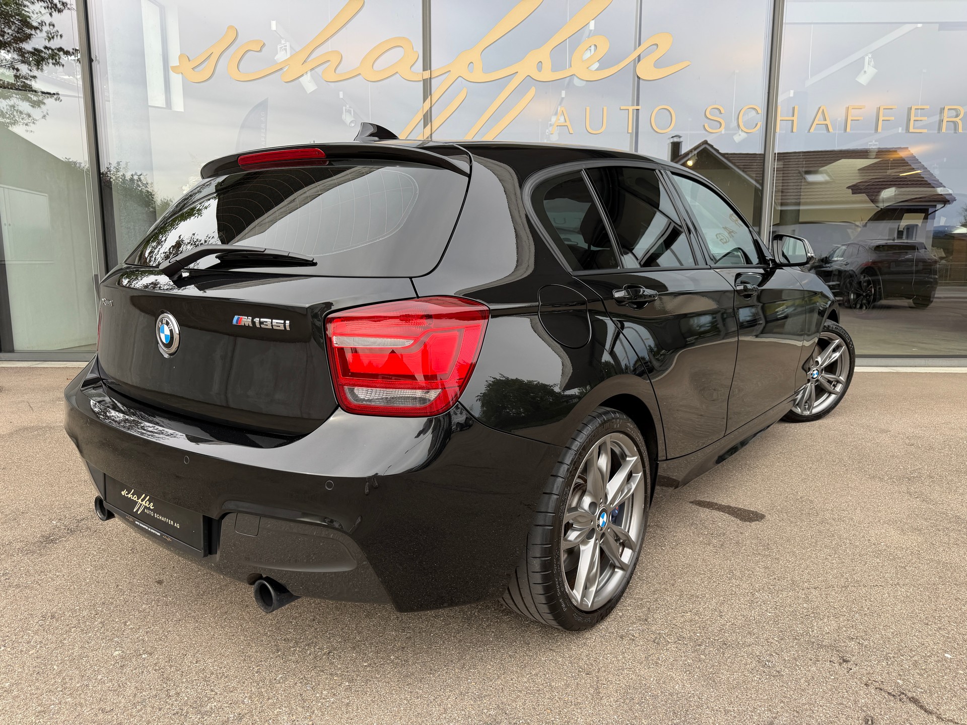 BMW M135i xDrive Steptronic-image-8