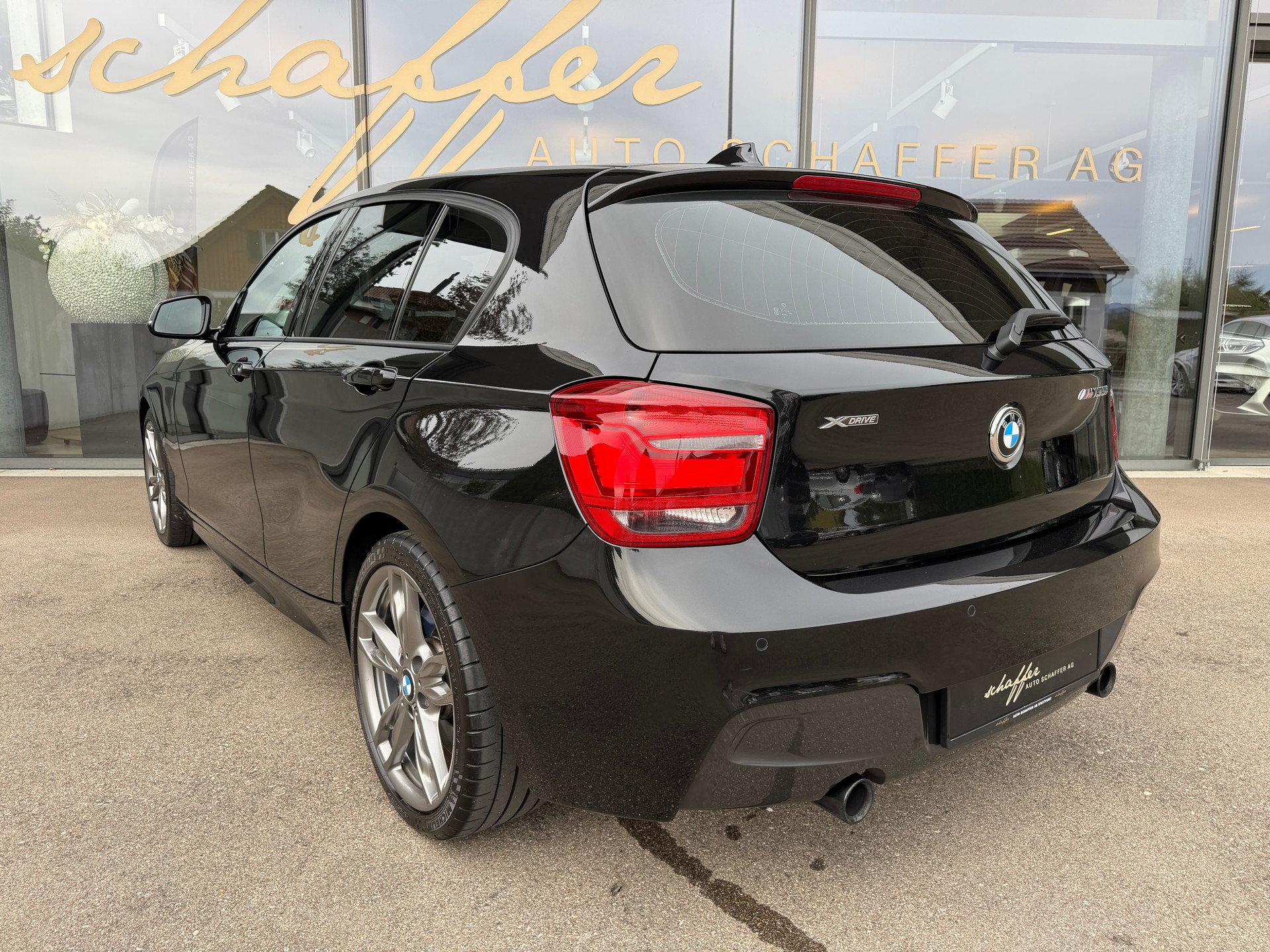 BMW M135i xDrive Steptronic-image-6
