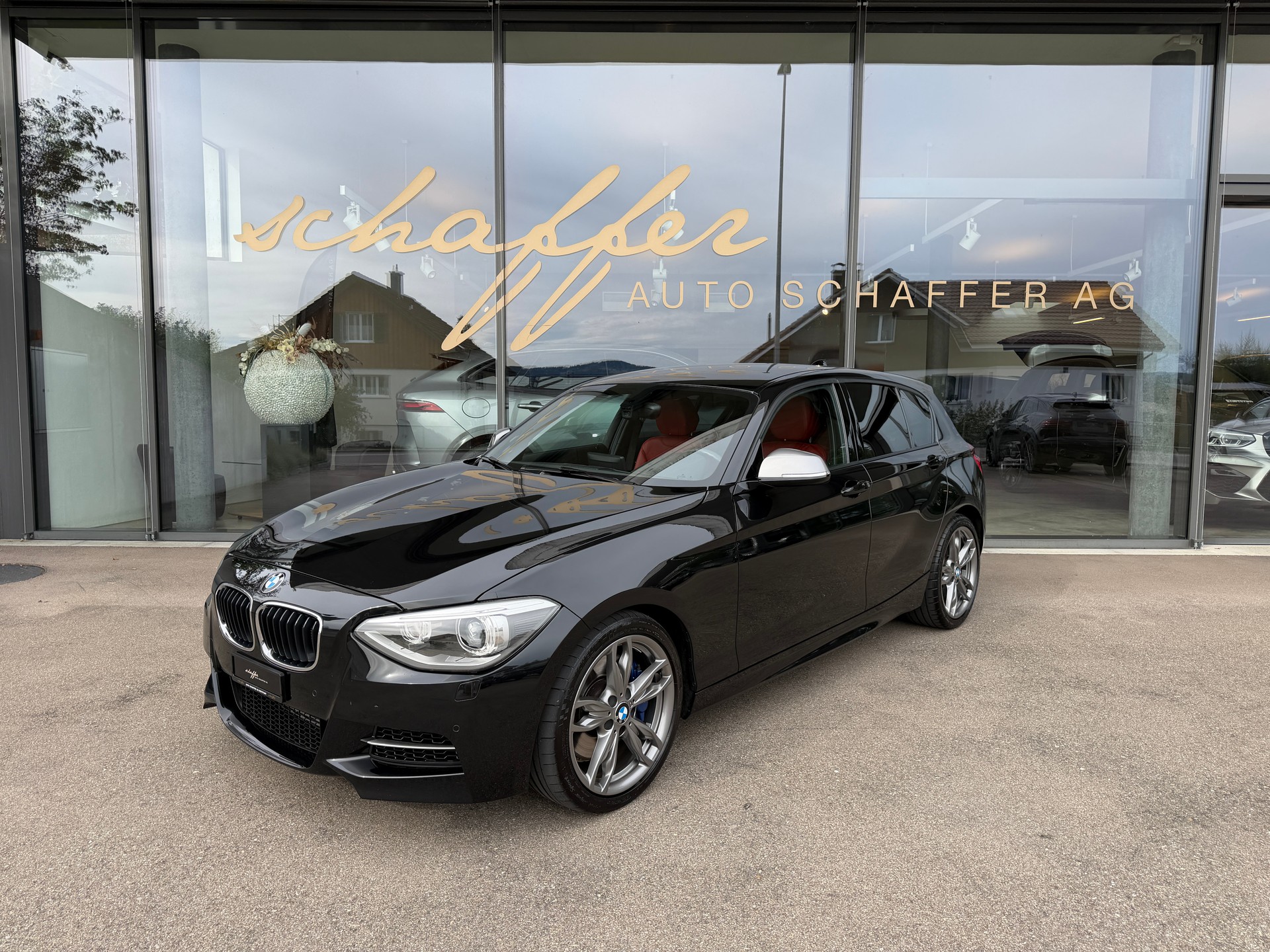 BMW M135i xDrive Steptronic-image-0
