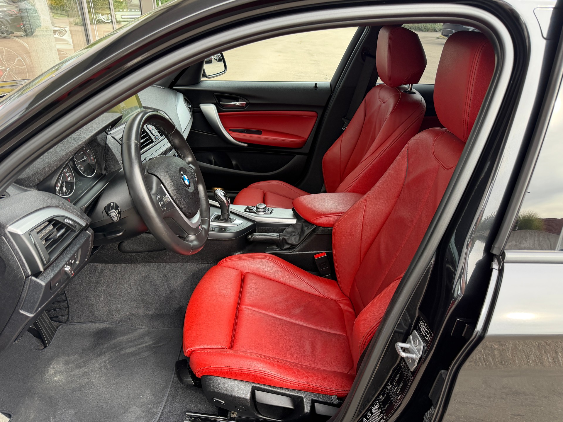 BMW M135i xDrive Steptronic-image-9