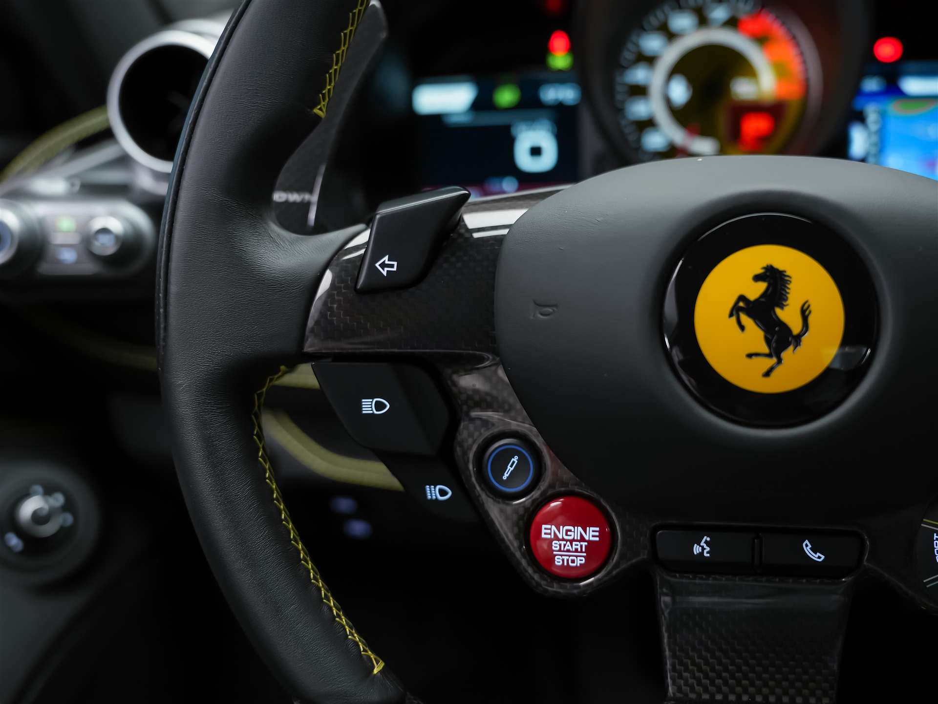 FERRARI F8 Tributo *Schalensitze*Keramik*Carbon*-image-25