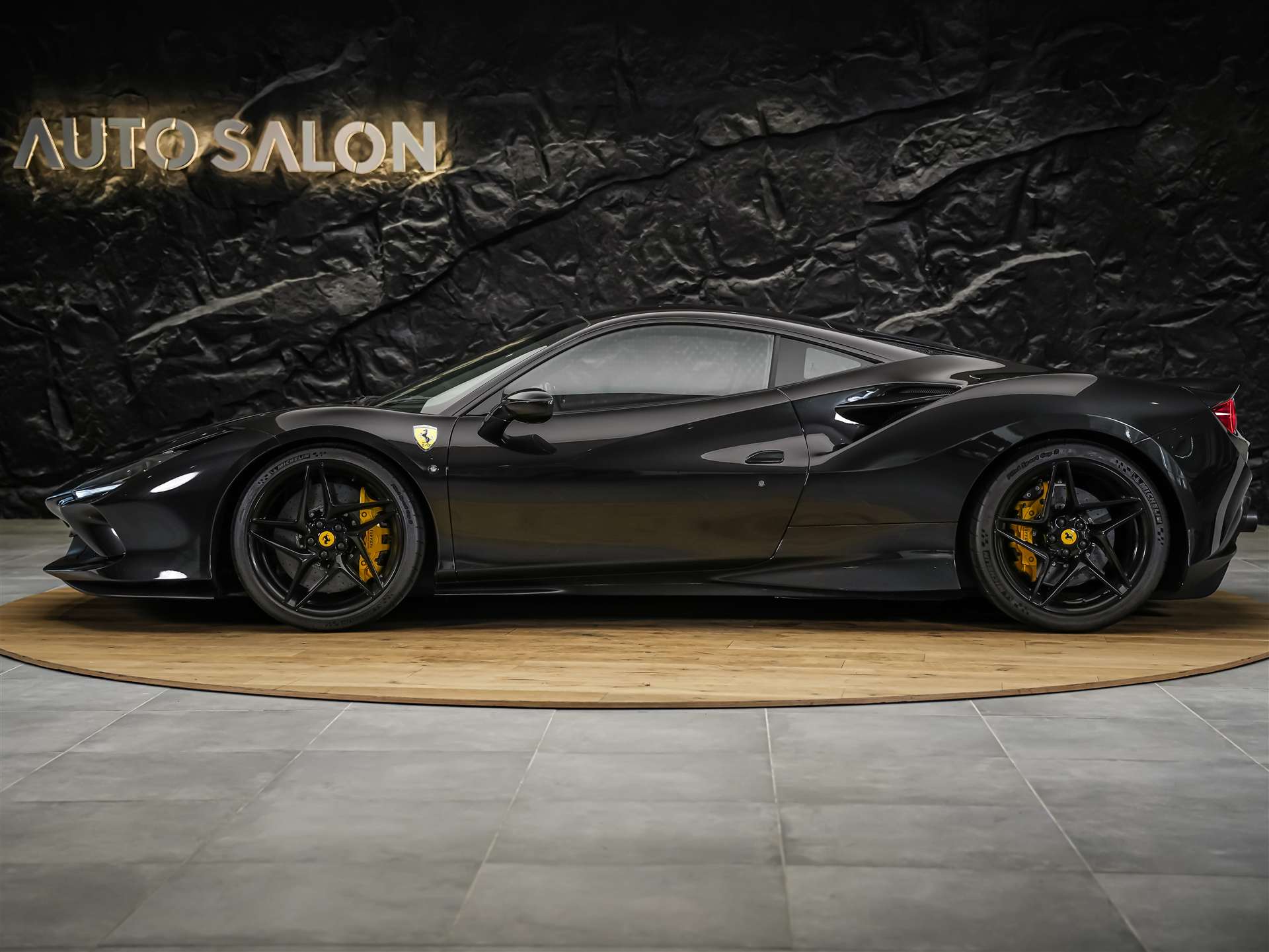 FERRARI F8 Tributo *Schalensitze*Keramik*Carbon*-image-1