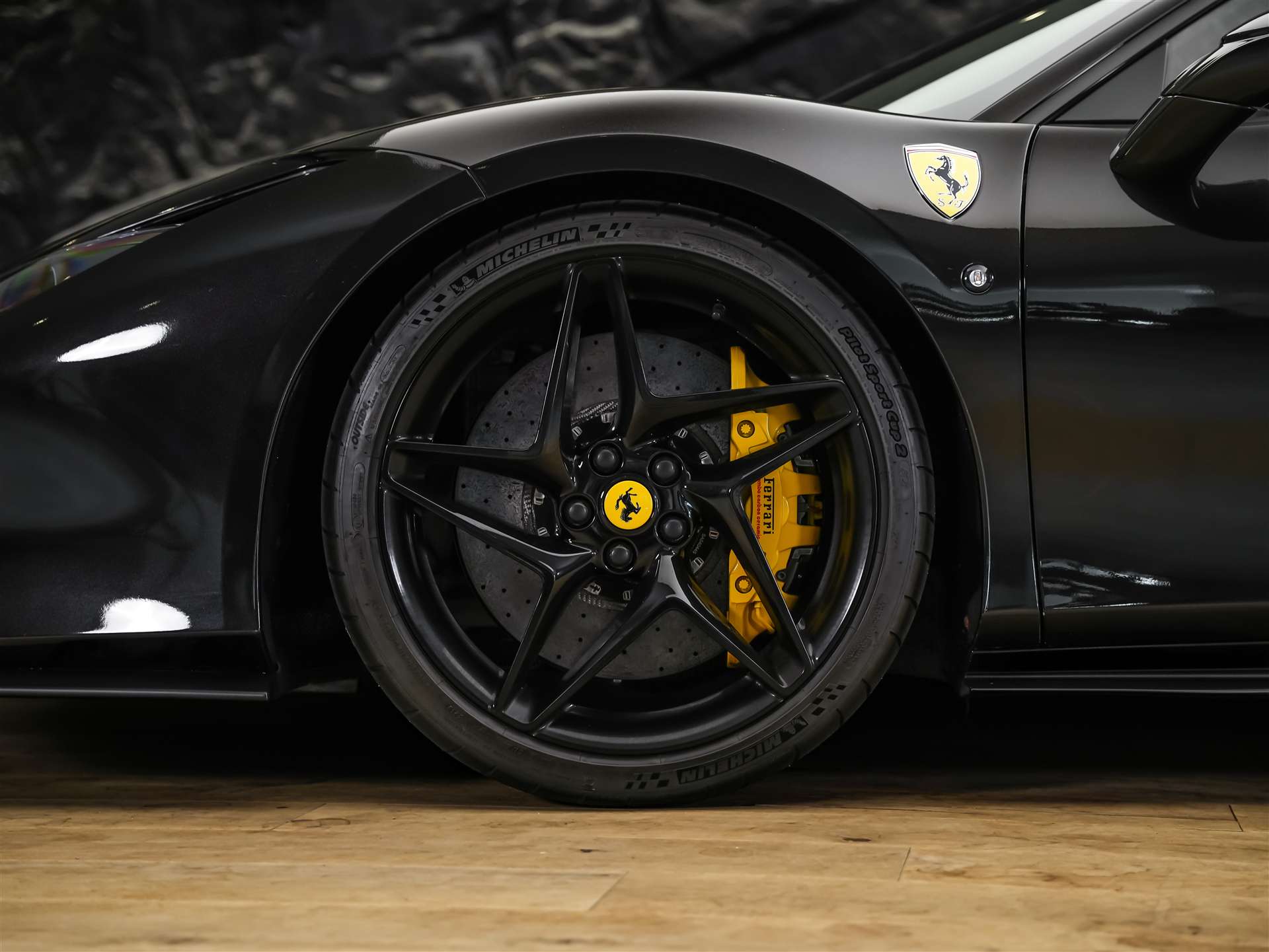FERRARI F8 Tributo *Schalensitze*Keramik*Carbon*-image-14