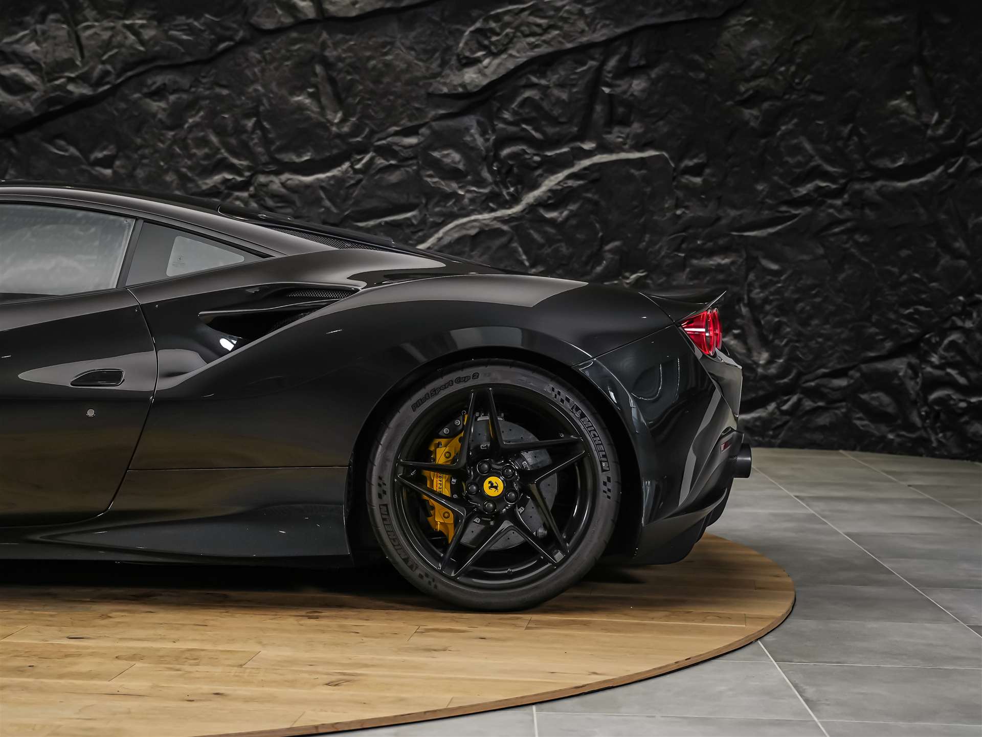 FERRARI F8 Tributo *Schalensitze*Keramik*Carbon*-image-15