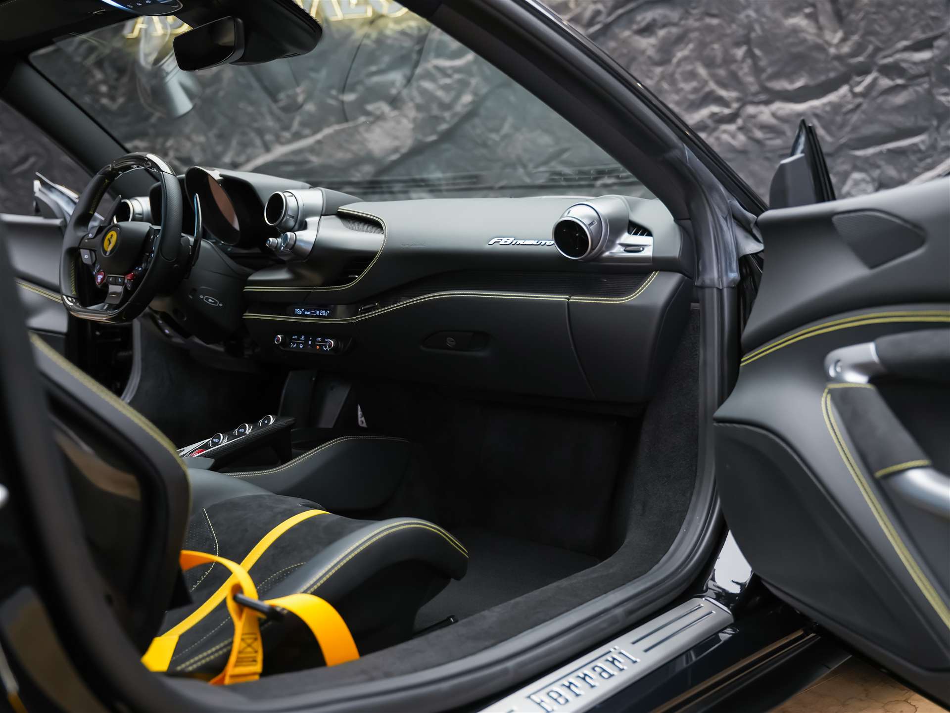 FERRARI F8 Tributo *Schalensitze*Keramik*Carbon*-image-11