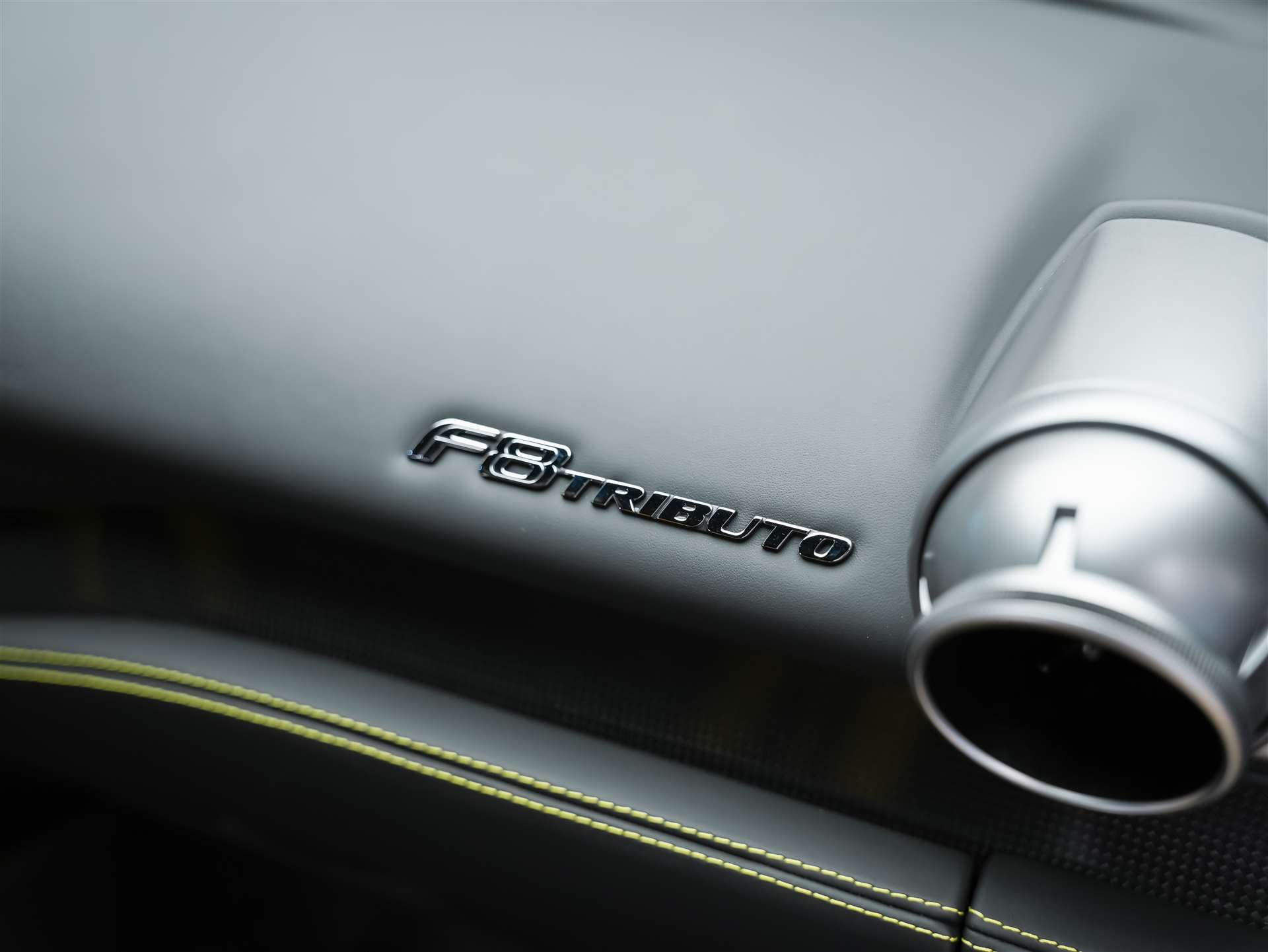 FERRARI F8 Tributo *Schalensitze*Keramik*Carbon*-image-28