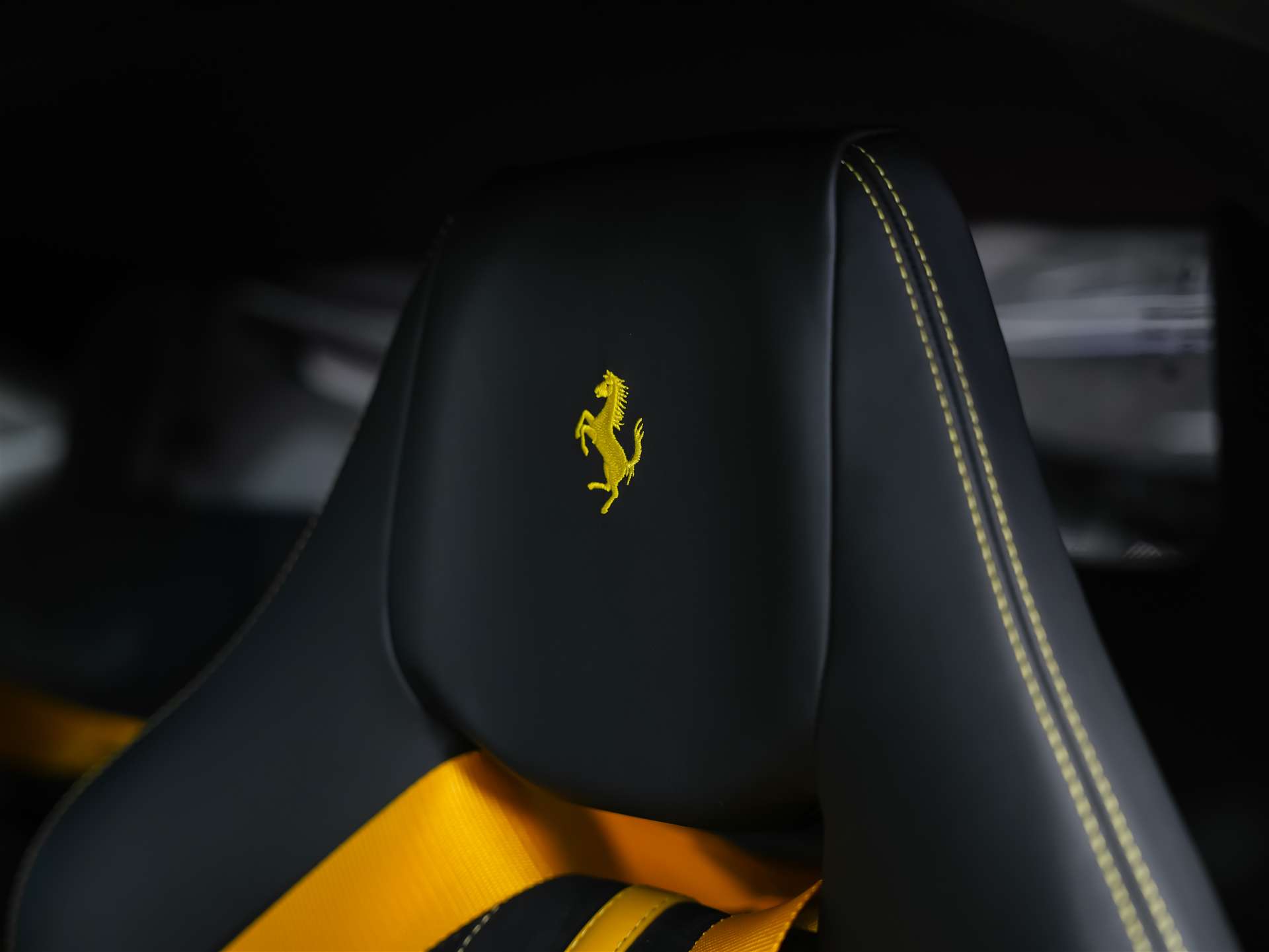 FERRARI F8 Tributo *Schalensitze*Keramik*Carbon*-image-10
