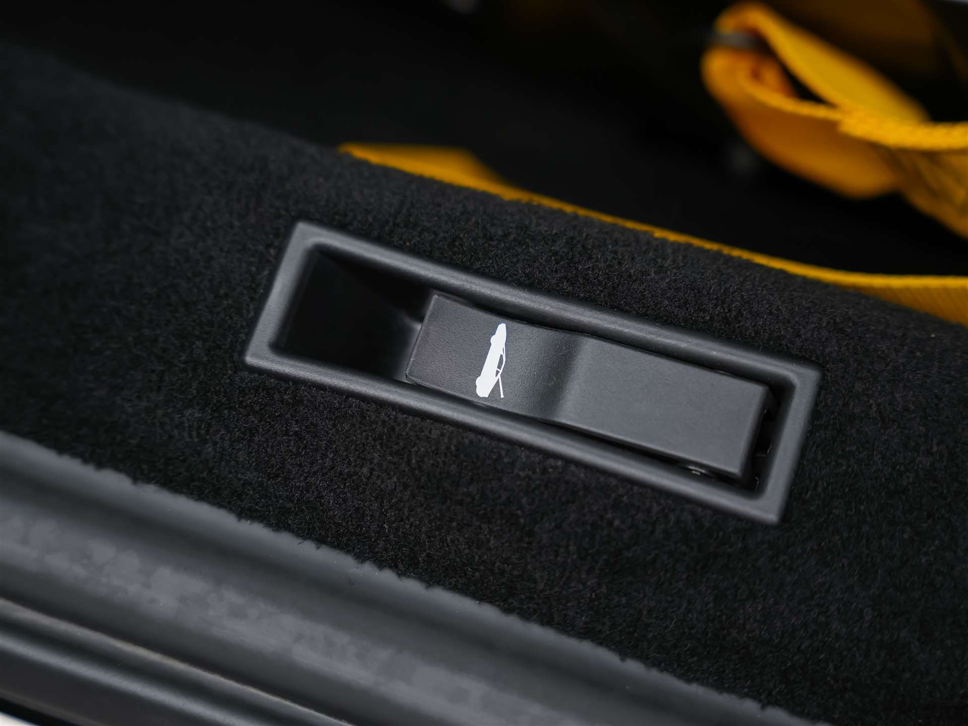 FERRARI F8 Tributo *Schalensitze*Keramik*Carbon*-image-24