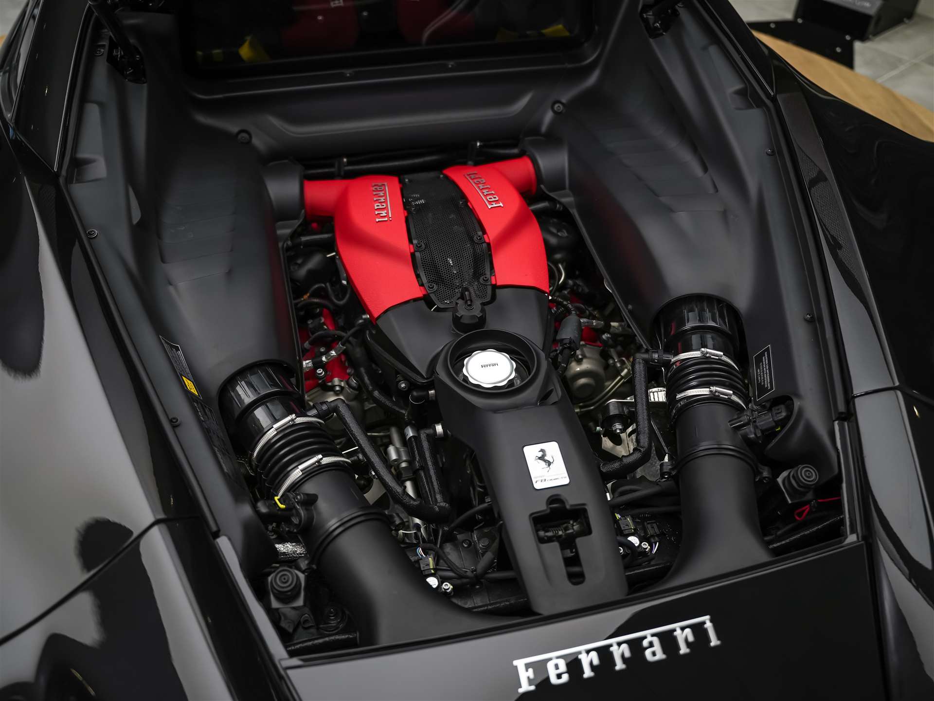 FERRARI F8 Tributo *Schalensitze*Keramik*Carbon*-image-19