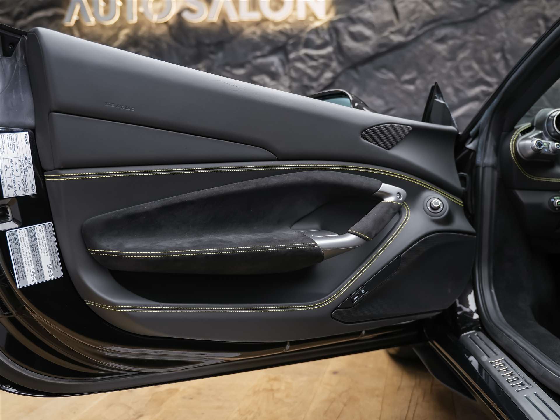 FERRARI F8 Tributo *Schalensitze*Keramik*Carbon*-image-22