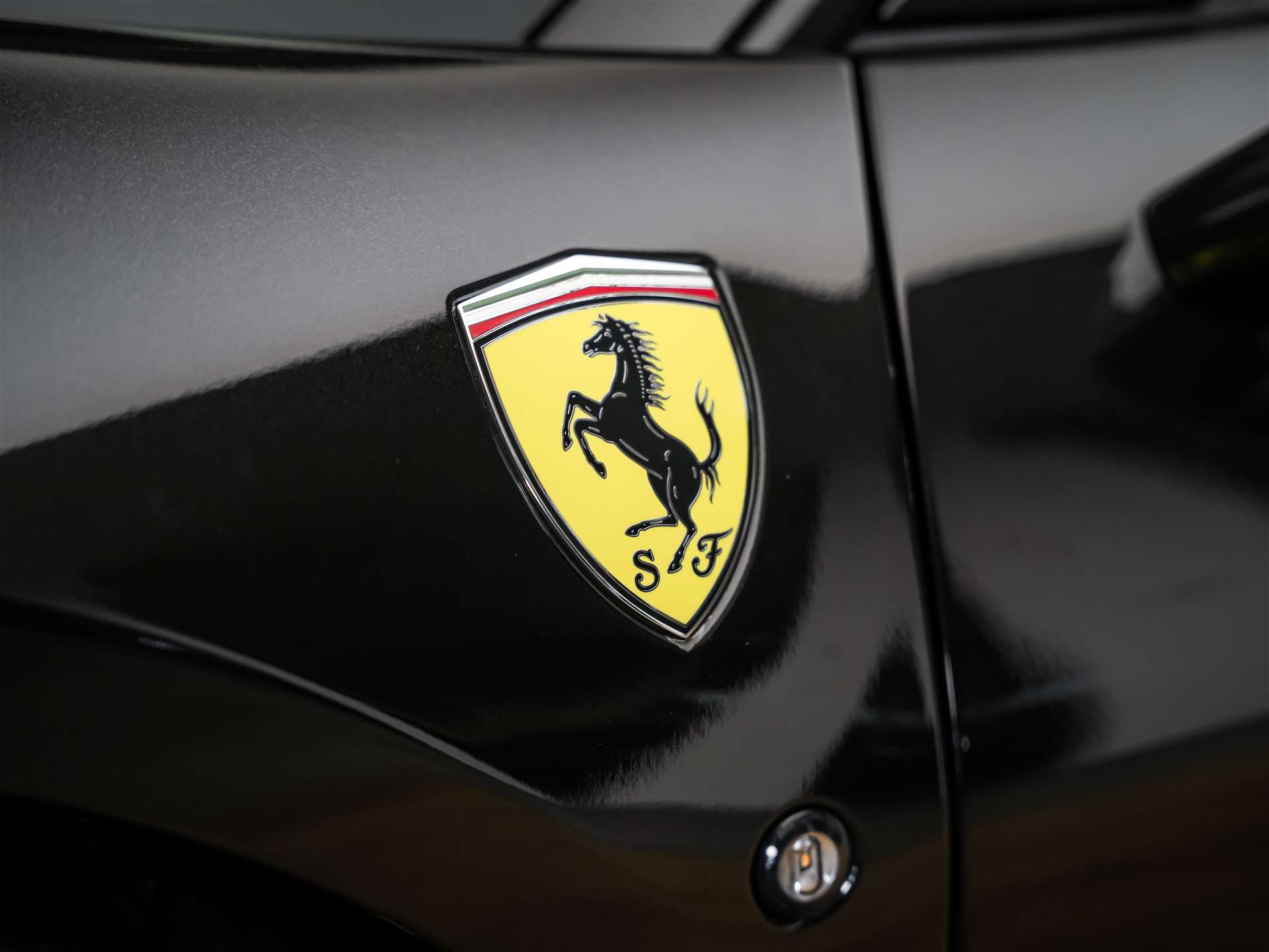 FERRARI F8 Tributo *Schalensitze*Keramik*Carbon*-image-20