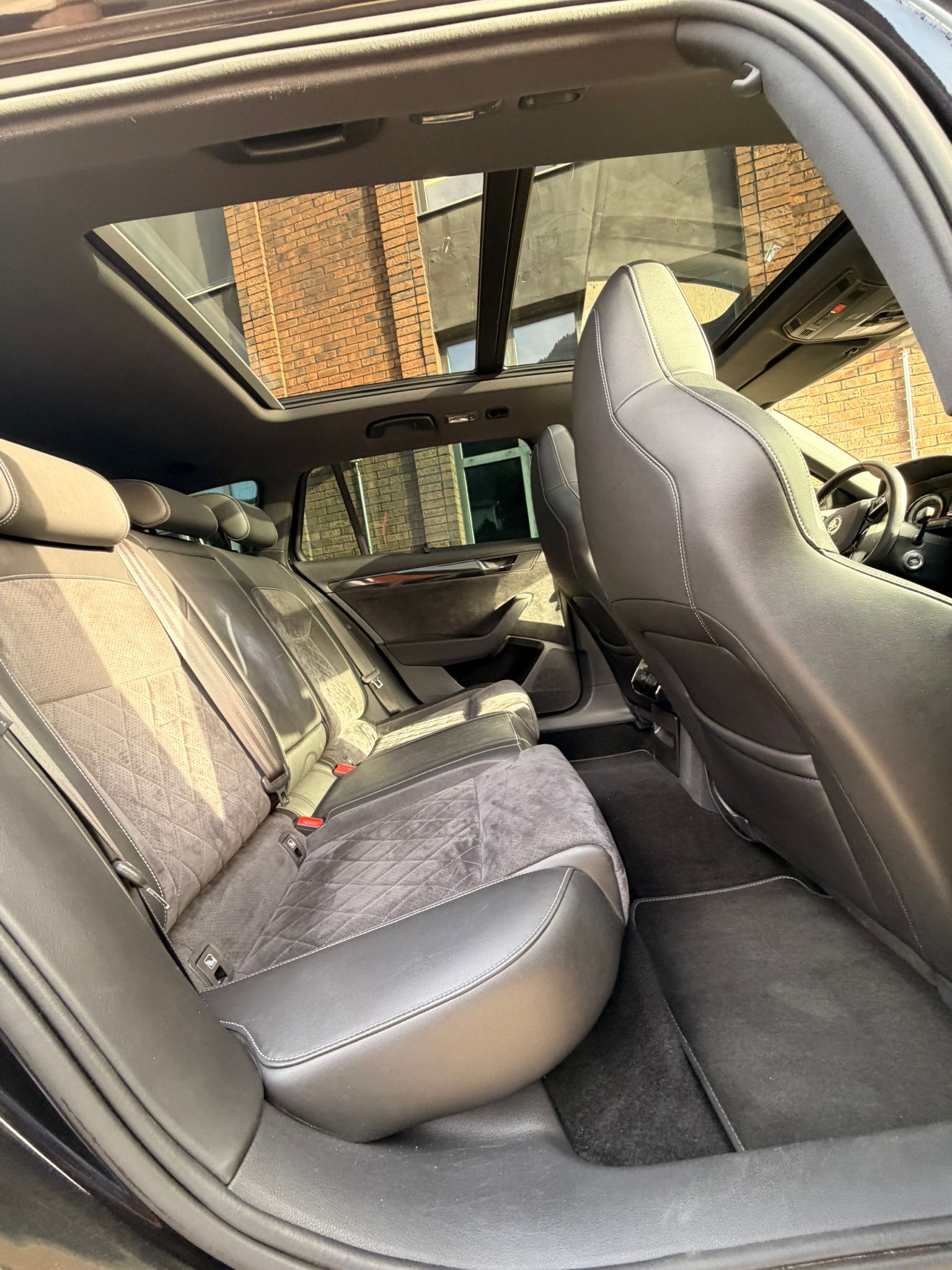 SKODA 2.0 TSI 280 SportLine+ 4x4 DSG-image-4