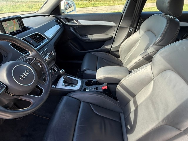AUDI Q3 2.0 TFSI sport quattro S-tronic-image-12