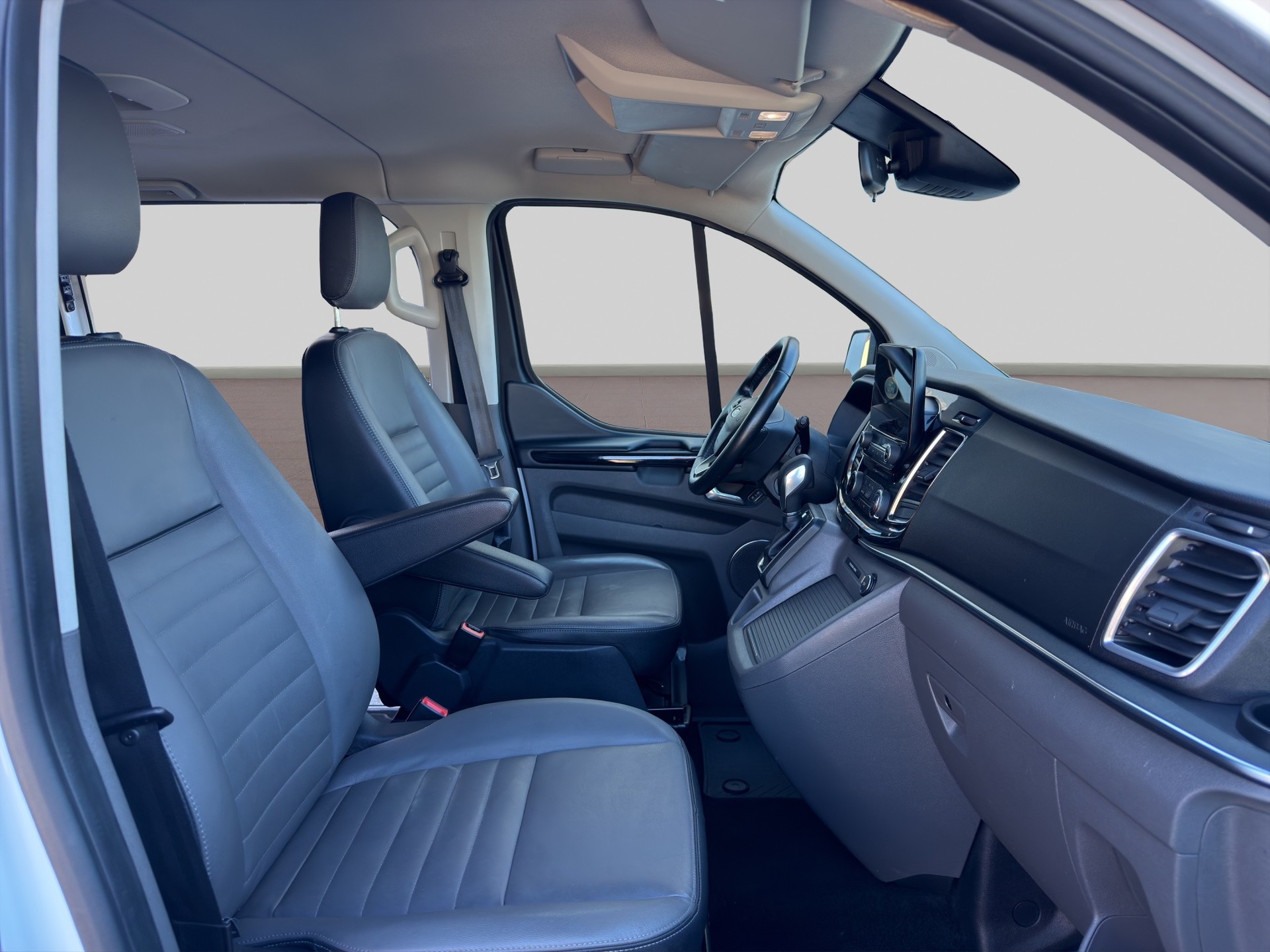 FORD Tourneo Custom 310 L1H1 Titanium SelectShift A-image-9
