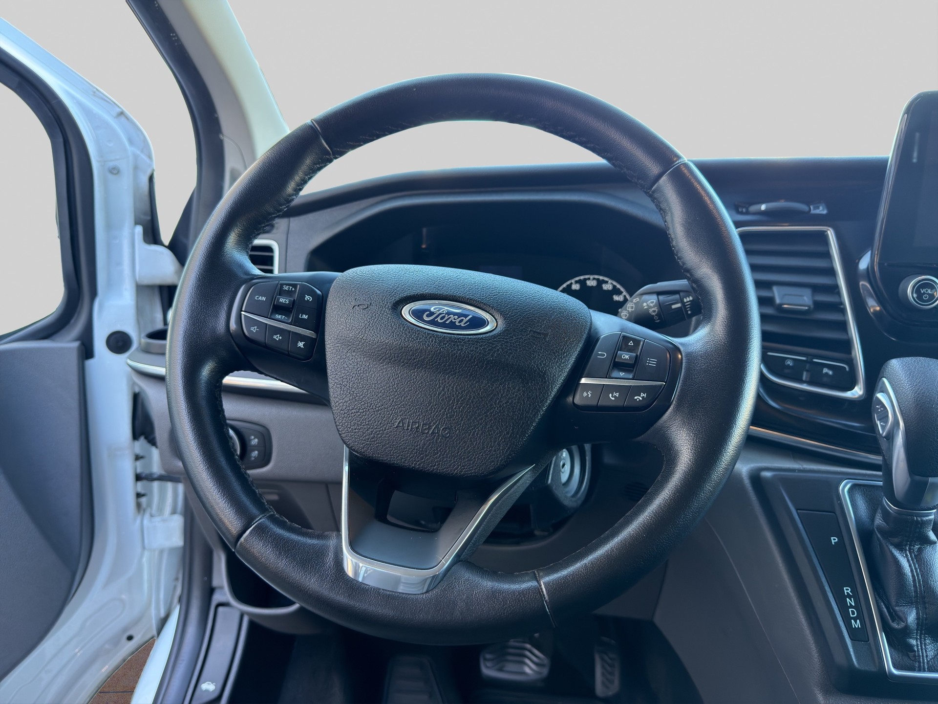 FORD Tourneo Custom 310 L1H1 Titanium SelectShift A-image-10