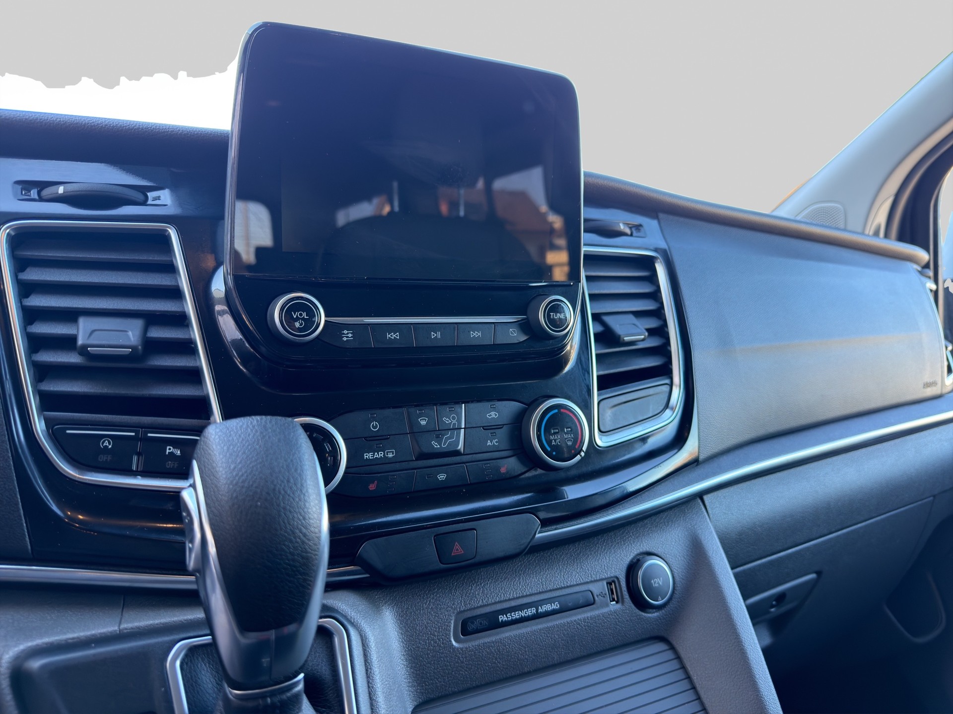 FORD Tourneo Custom 310 L1H1 Titanium SelectShift A-image-11