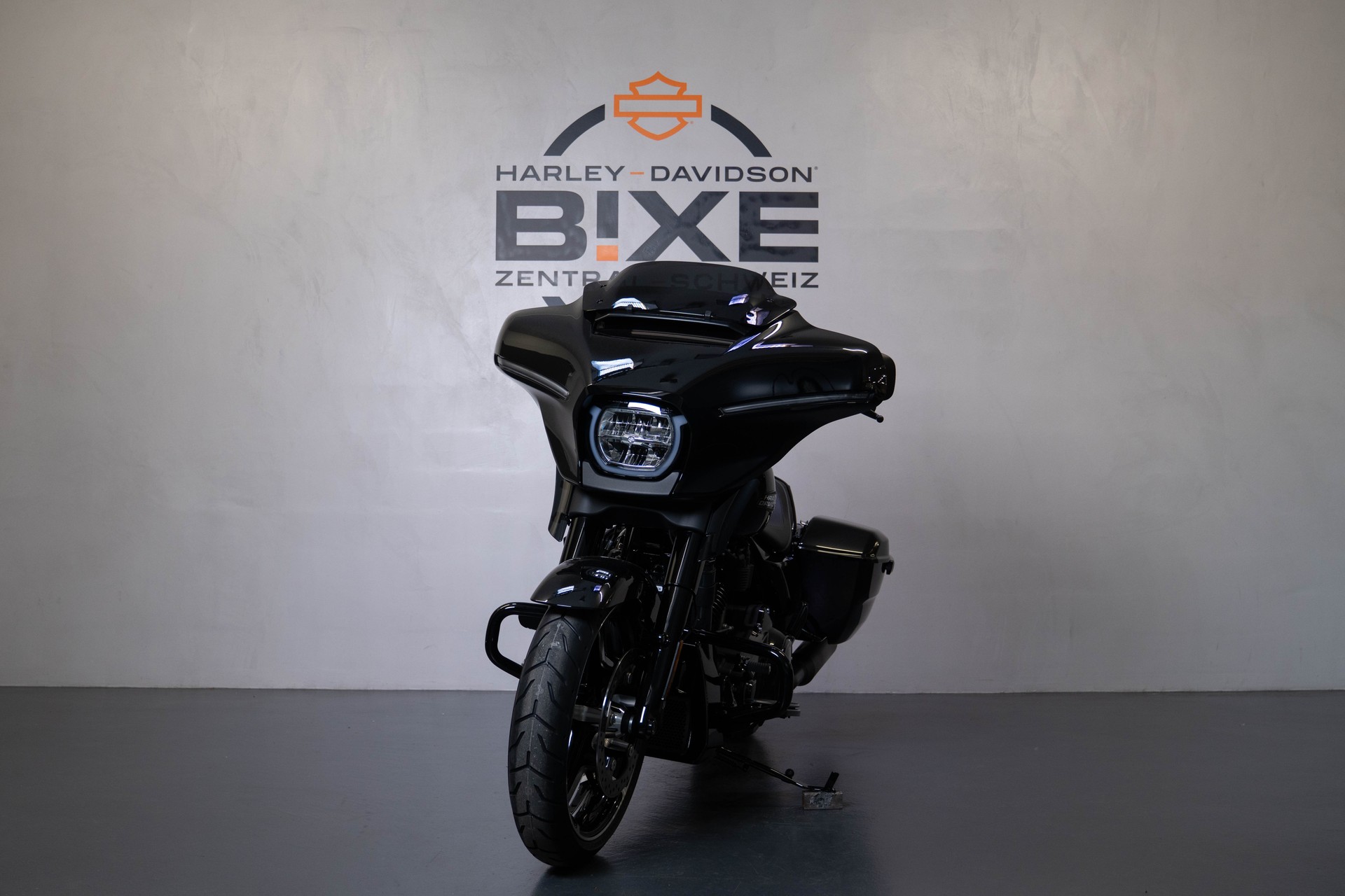 HARLEY-DAVIDSON FLHX Street Glide 117ci-showroom-element-2