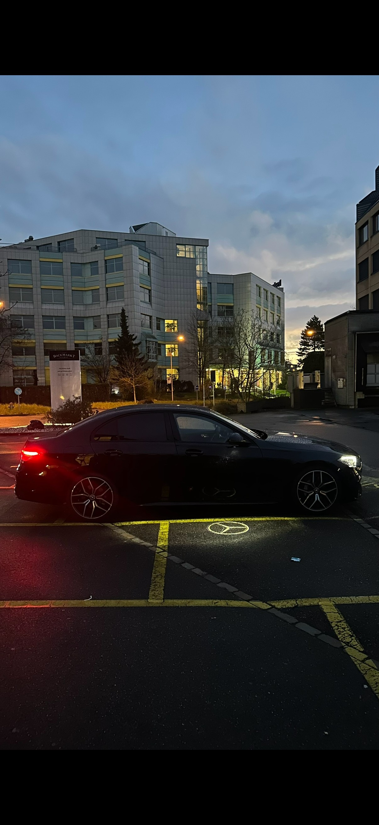 MERCEDES-BENZ C 300 AMG Line 4matic-image-1
