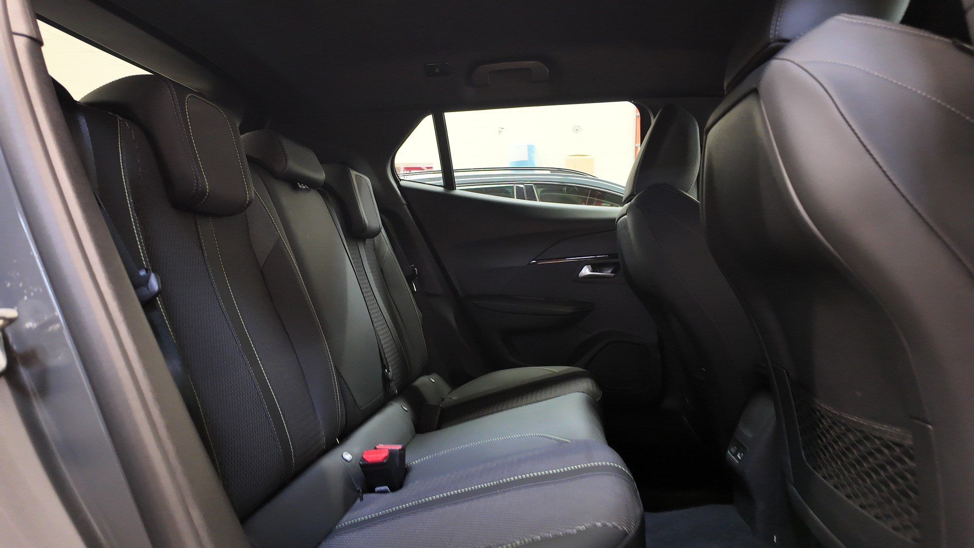 PEUGEOT PEUGEOT 2008 1.2 Hybrid 145 GT-image-20