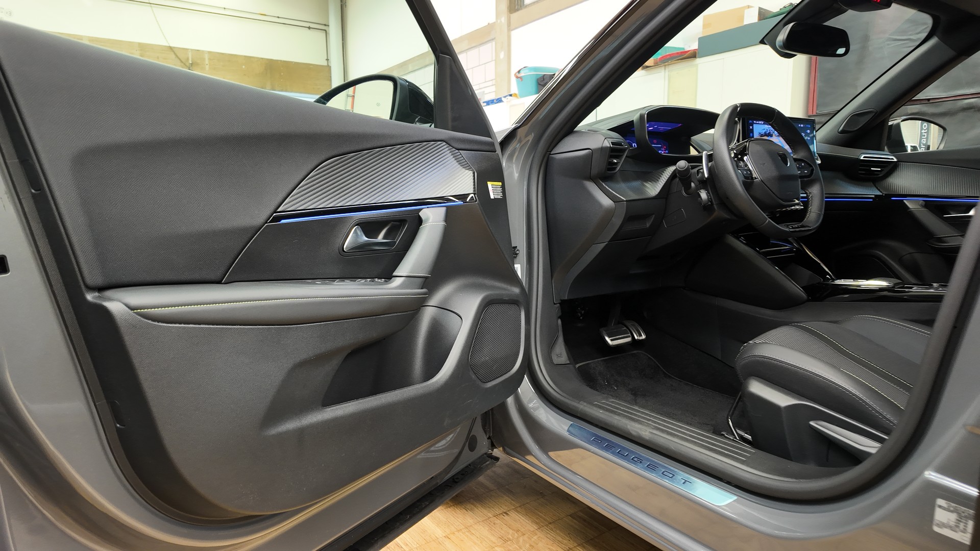 PEUGEOT PEUGEOT 2008 1.2 Hybrid 145 GT-image-14