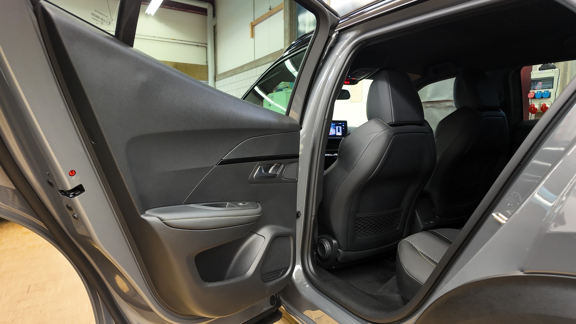 PEUGEOT PEUGEOT 2008 1.2 Hybrid 145 GT-image-18