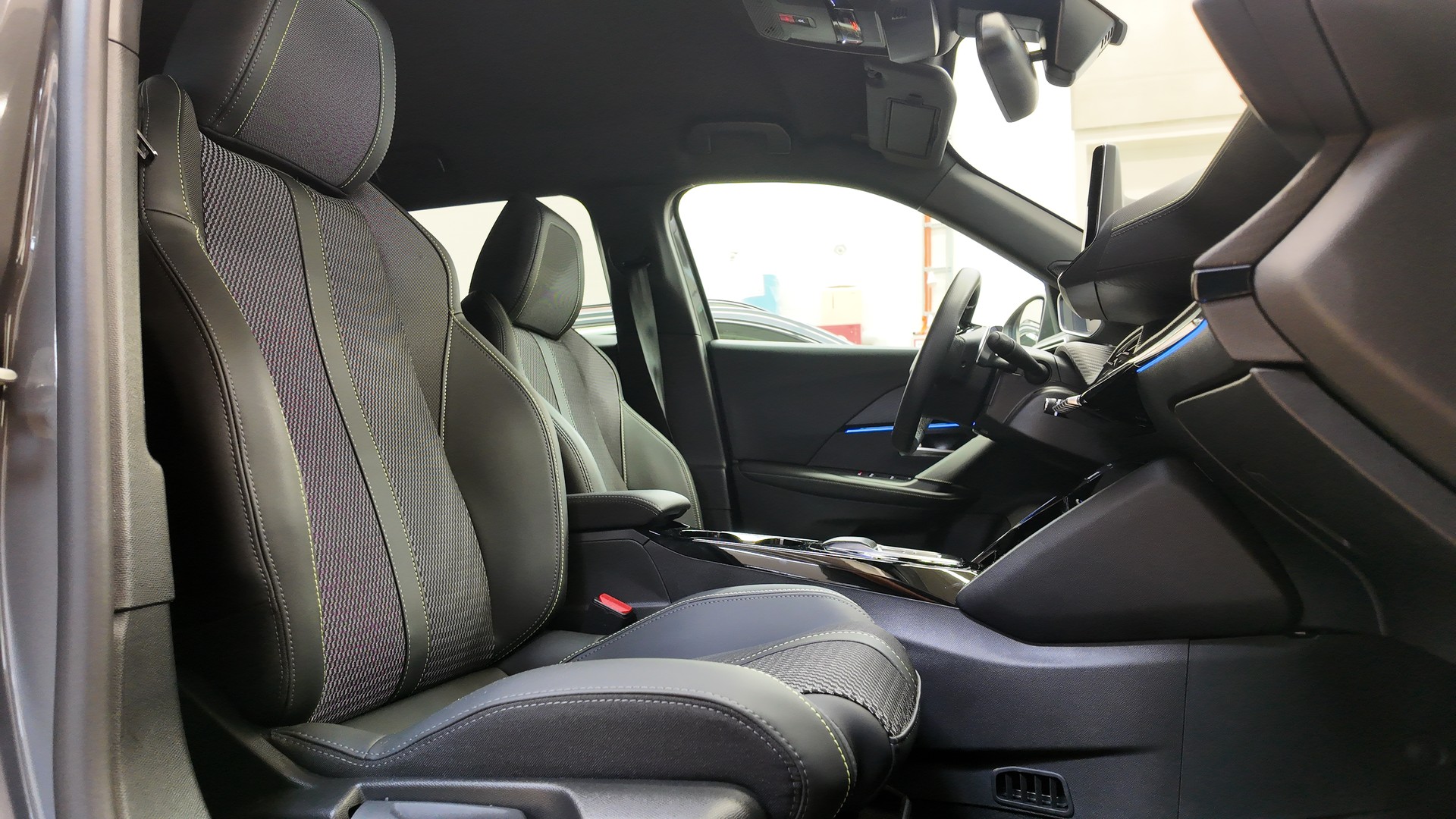 PEUGEOT PEUGEOT 2008 1.2 Hybrid 145 GT-image-16