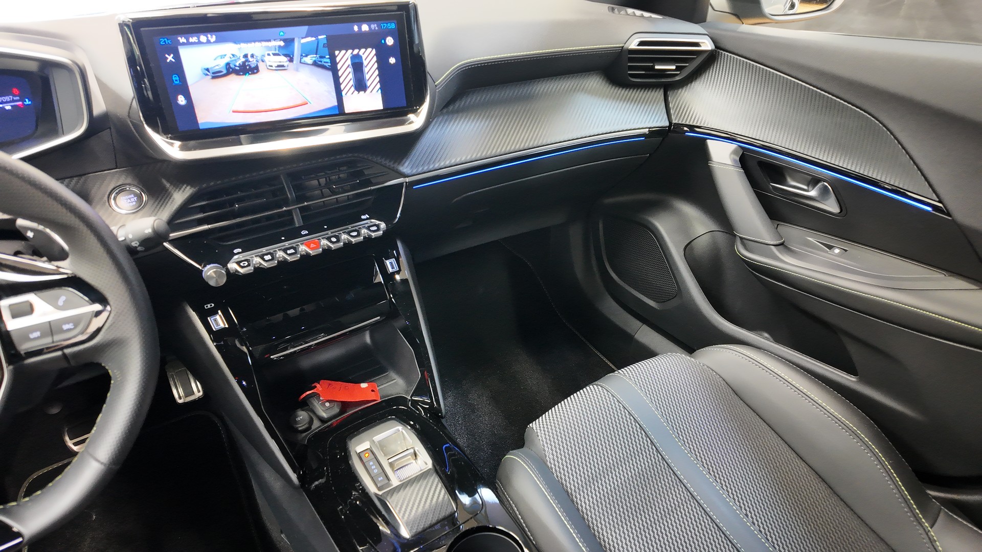 PEUGEOT PEUGEOT 2008 1.2 Hybrid 145 GT-image-12