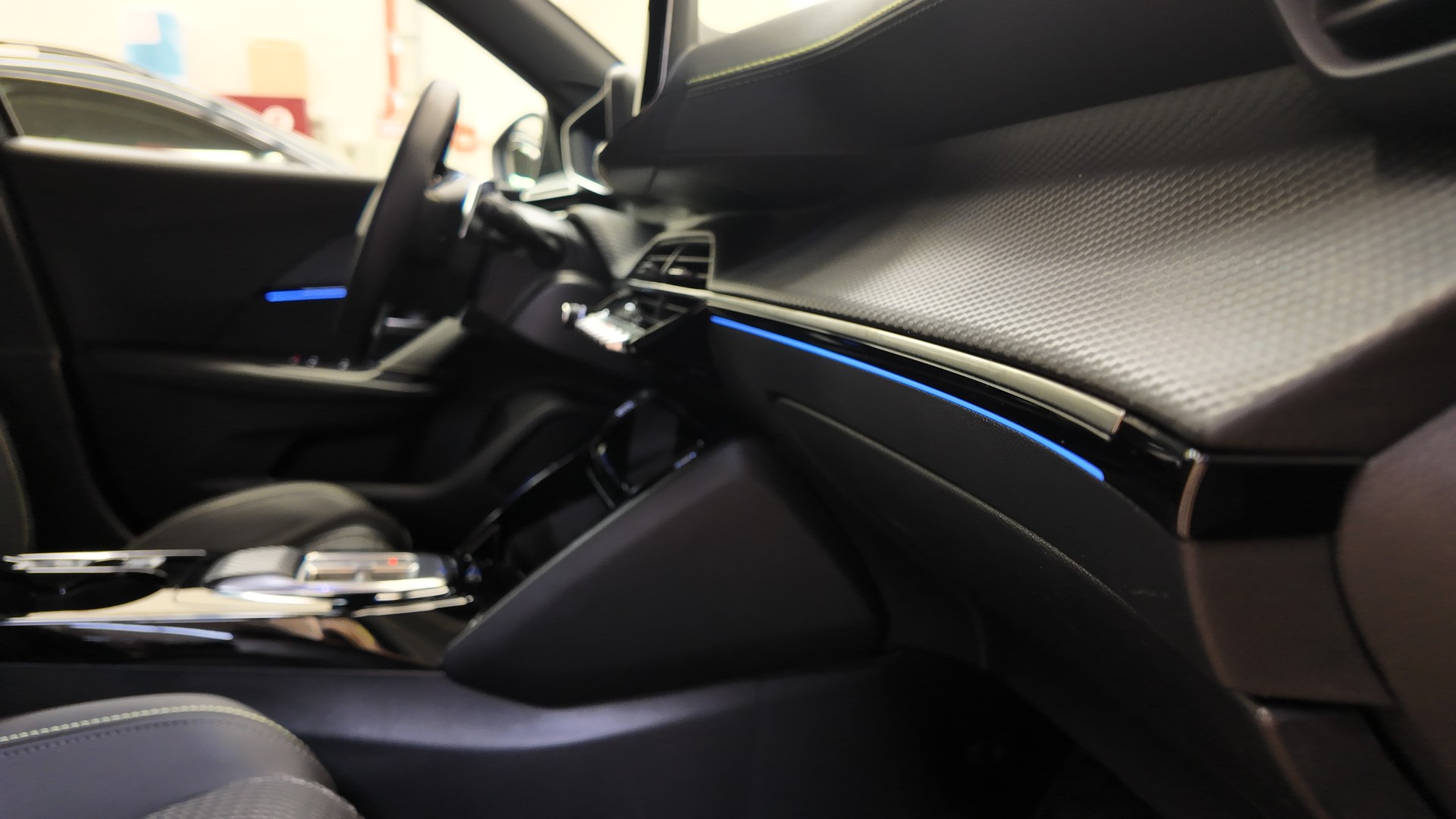 PEUGEOT PEUGEOT 2008 1.2 Hybrid 145 GT-image-11
