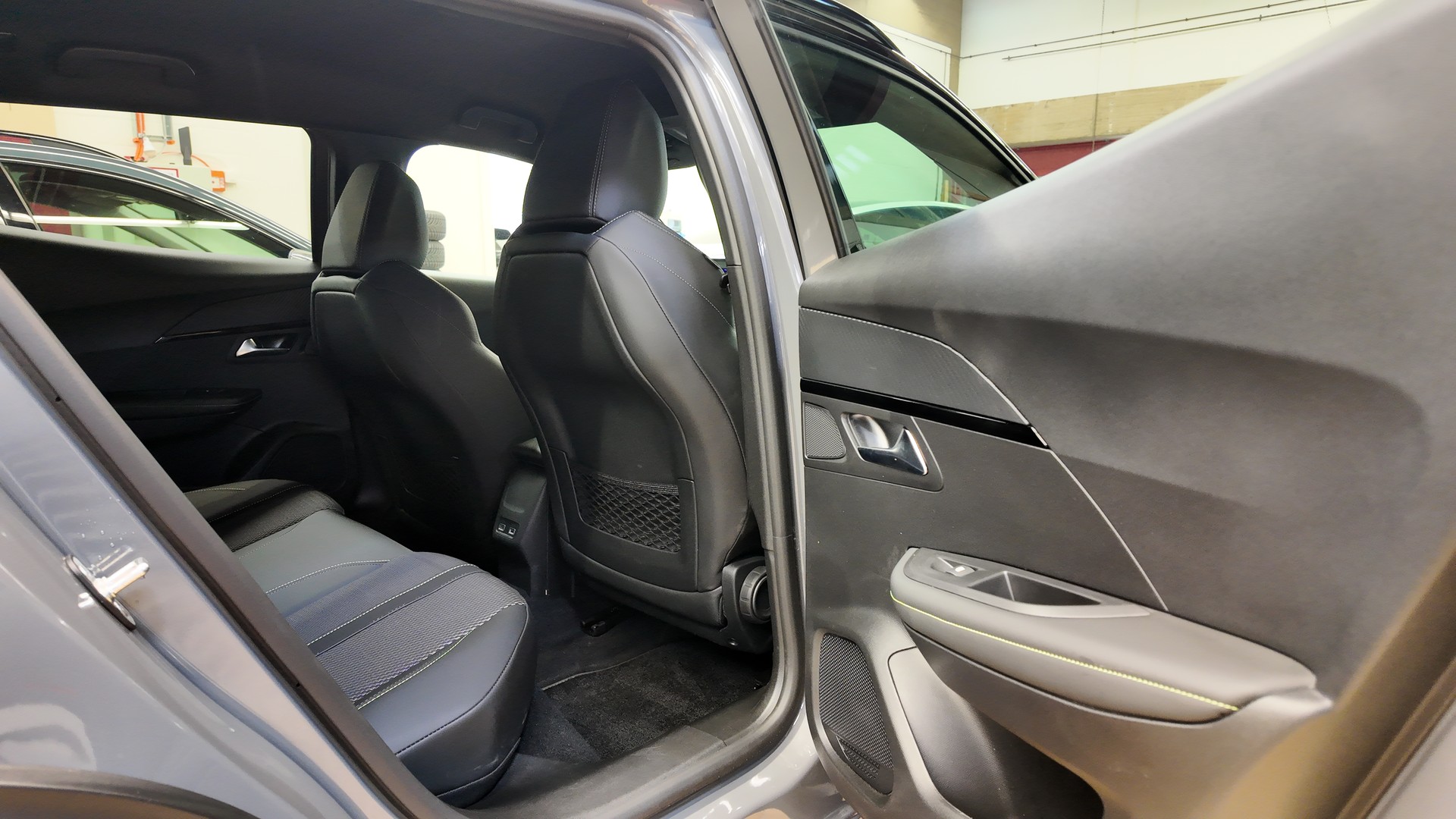 PEUGEOT PEUGEOT 2008 1.2 Hybrid 145 GT-image-21