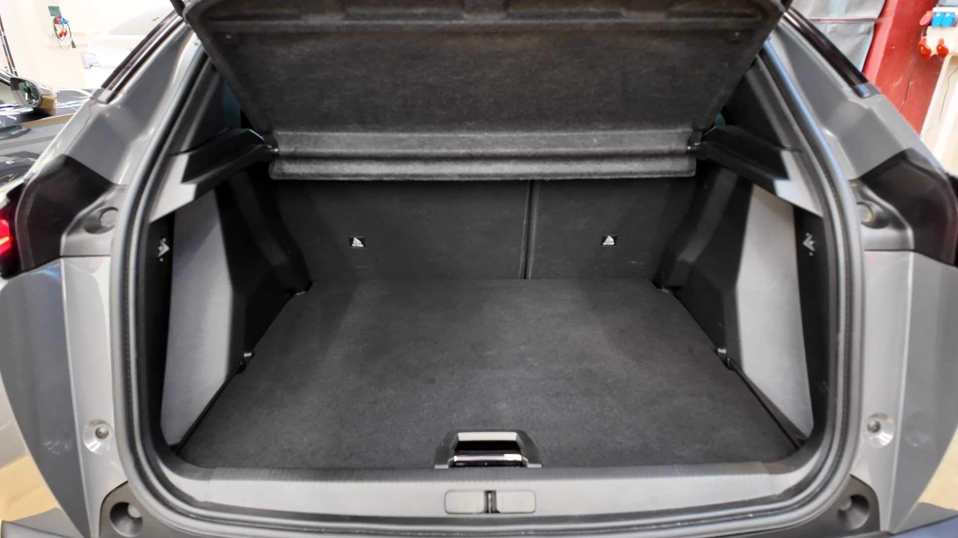 PEUGEOT PEUGEOT 2008 1.2 Hybrid 145 GT-image-24
