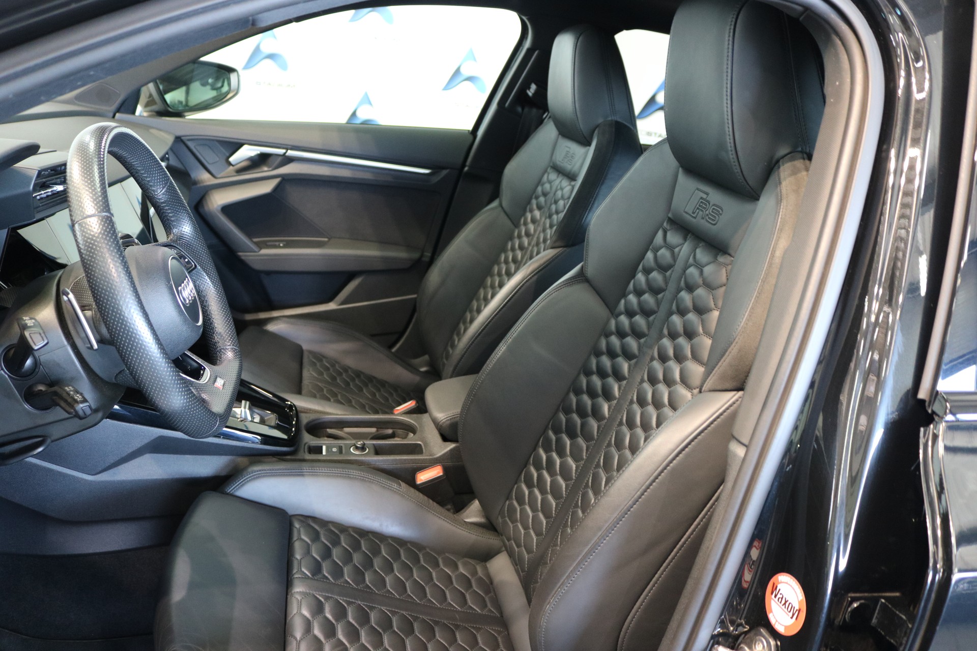 AUDI RS3 Sportback 2.5 TSI quattro S-tronic-image-2
