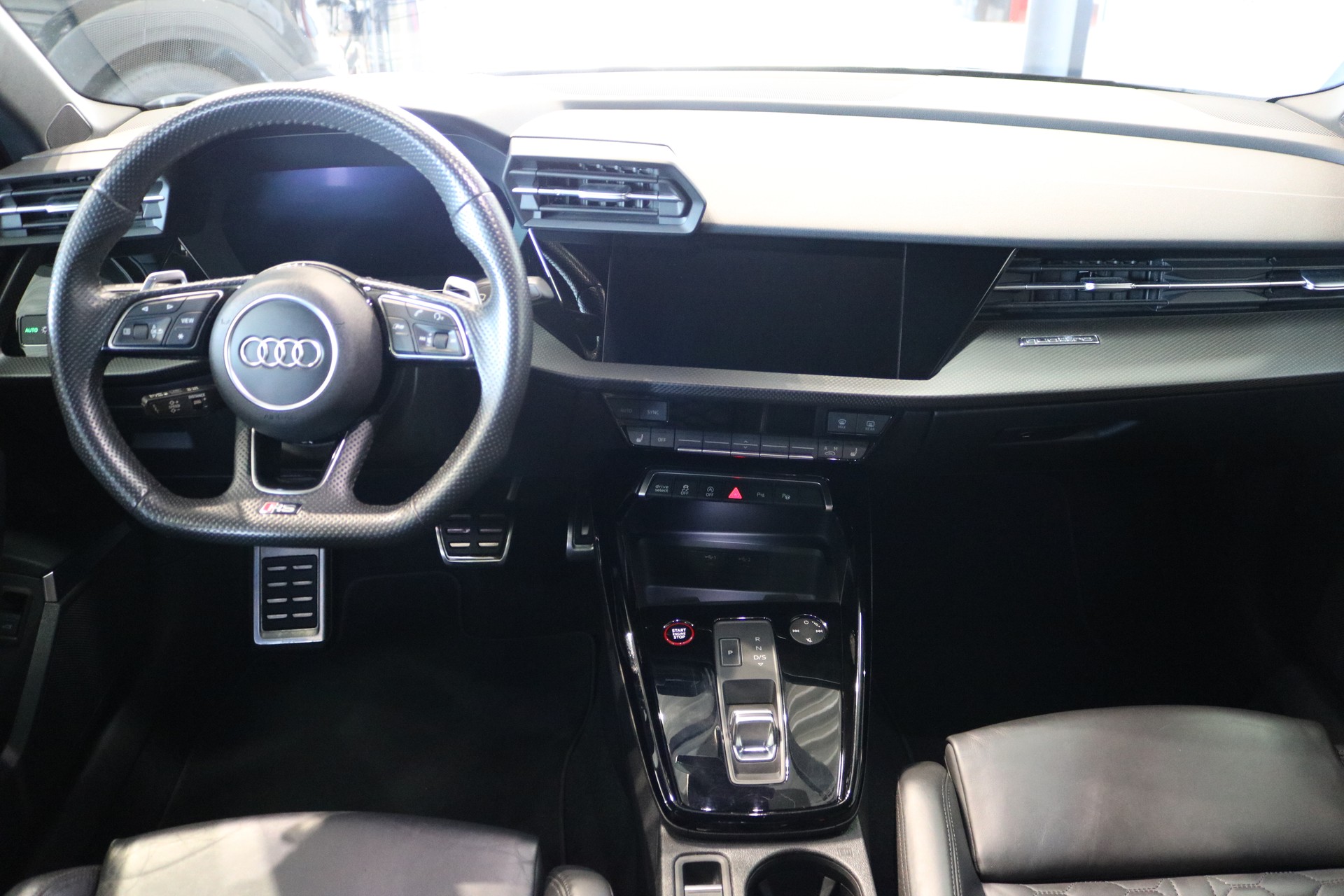 AUDI RS3 Sportback 2.5 TSI quattro S-tronic-image-42