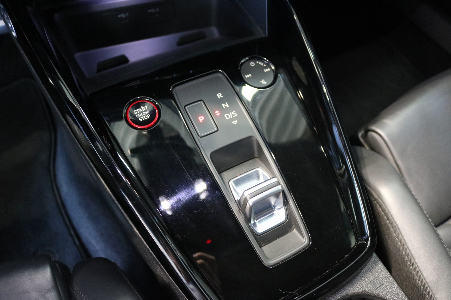 AUDI RS3 Sportback 2.5 TSI quattro S-tronic-image-48