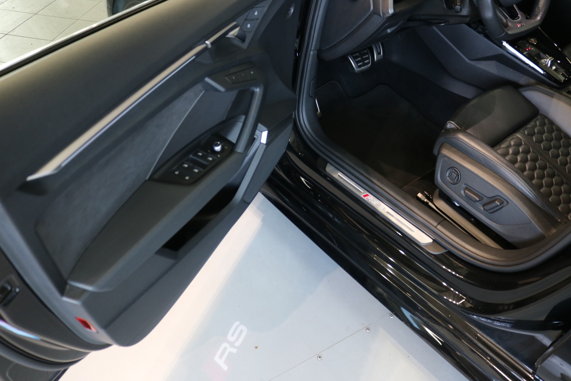 AUDI RS3 Sportback 2.5 TSI quattro S-tronic-image-43