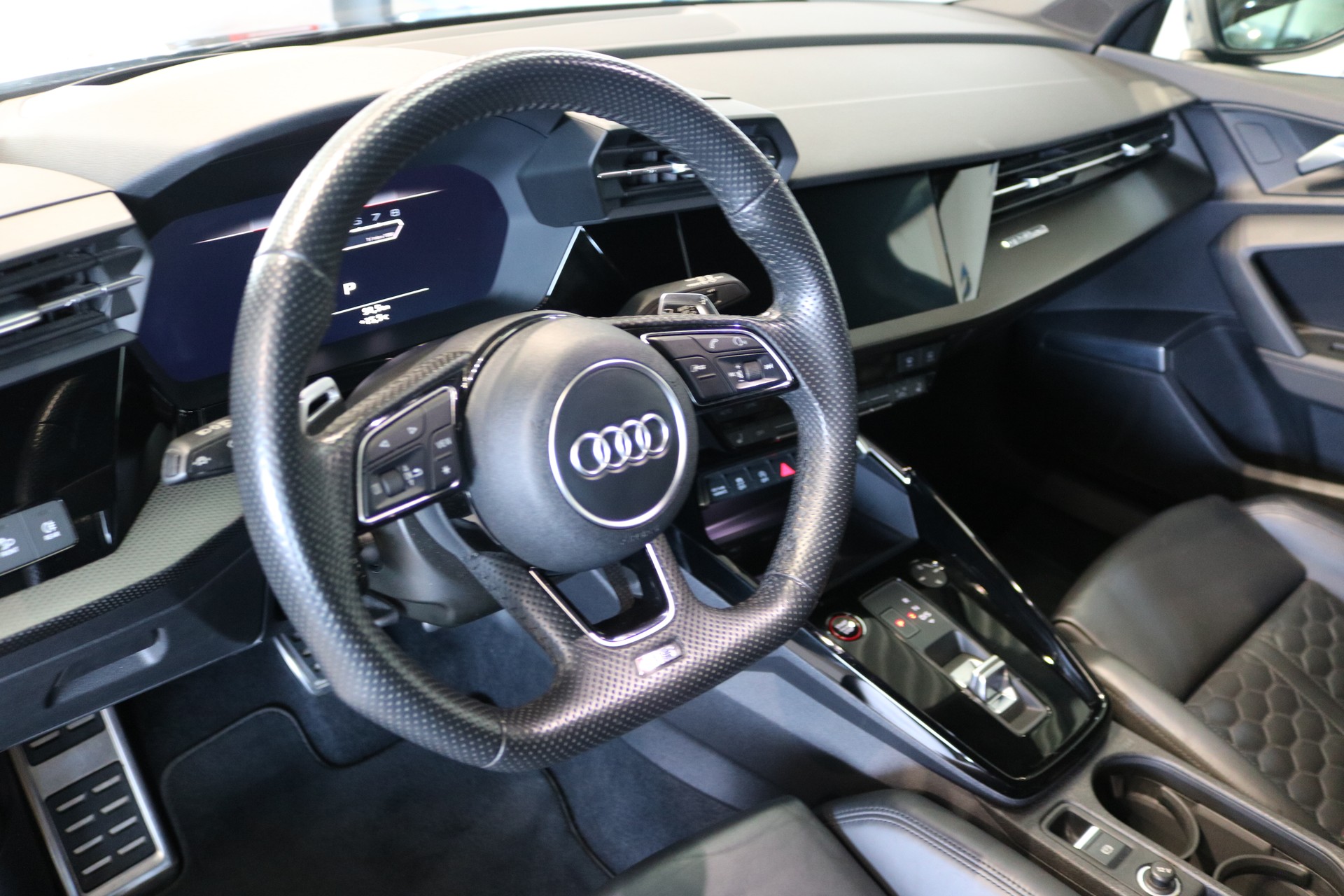 AUDI RS3 Sportback 2.5 TSI quattro S-tronic-image-46