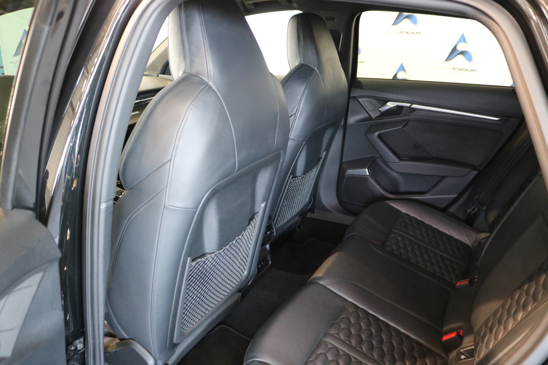 AUDI RS3 Sportback 2.5 TSI quattro S-tronic-image-40