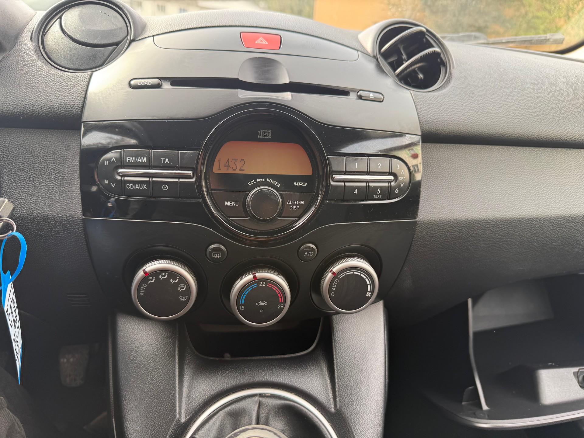 MAZDA 2 1.3i 16V Exclusive-image-24
