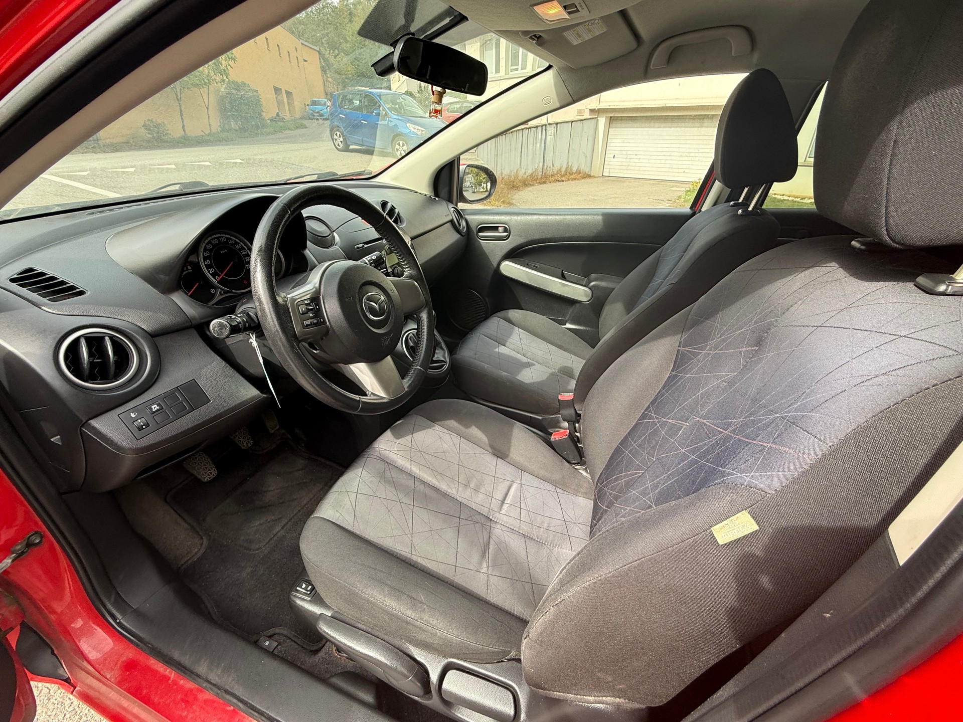 MAZDA 2 1.3i 16V Exclusive-image-8