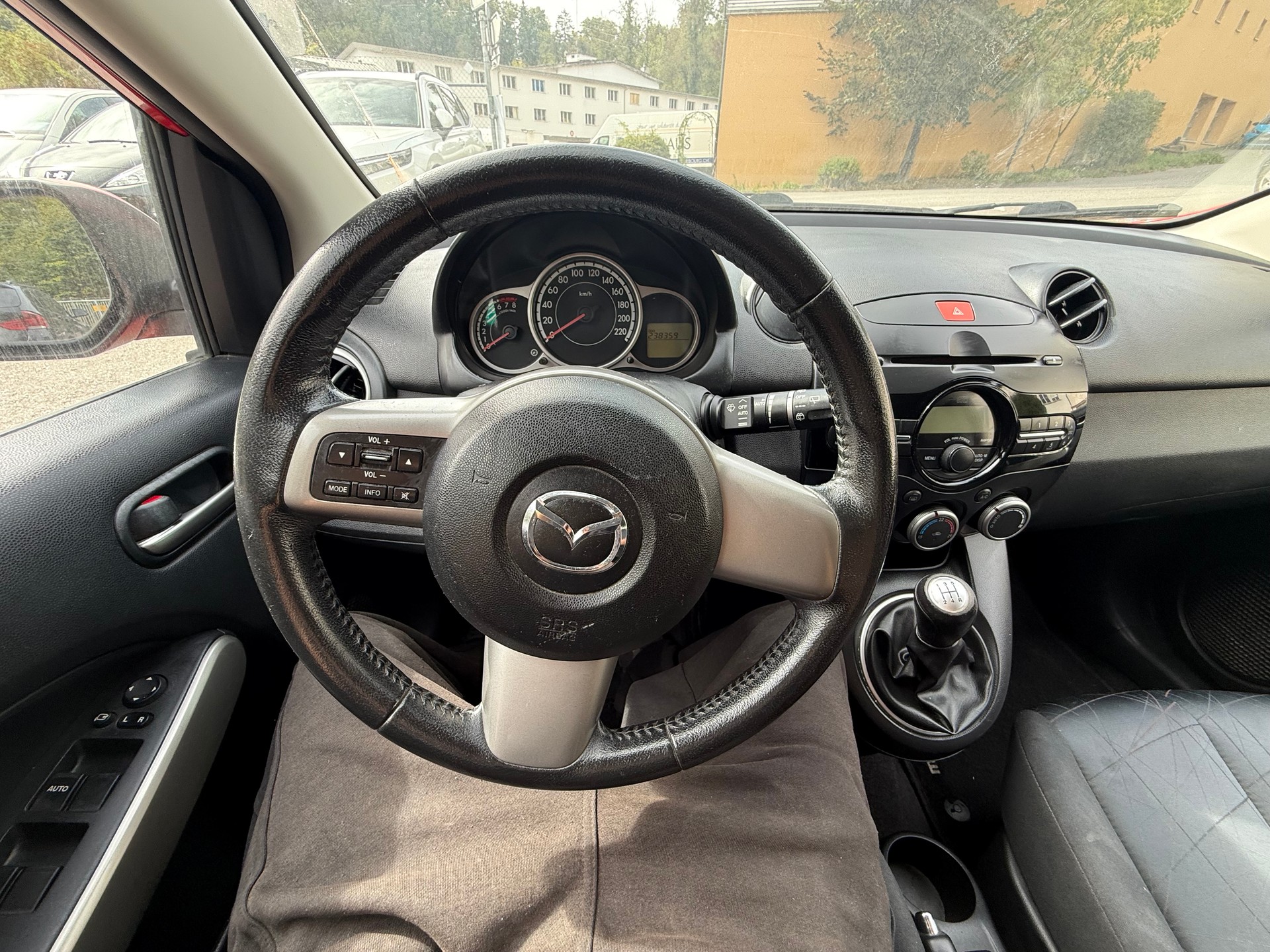 MAZDA 2 1.3i 16V Exclusive-image-25